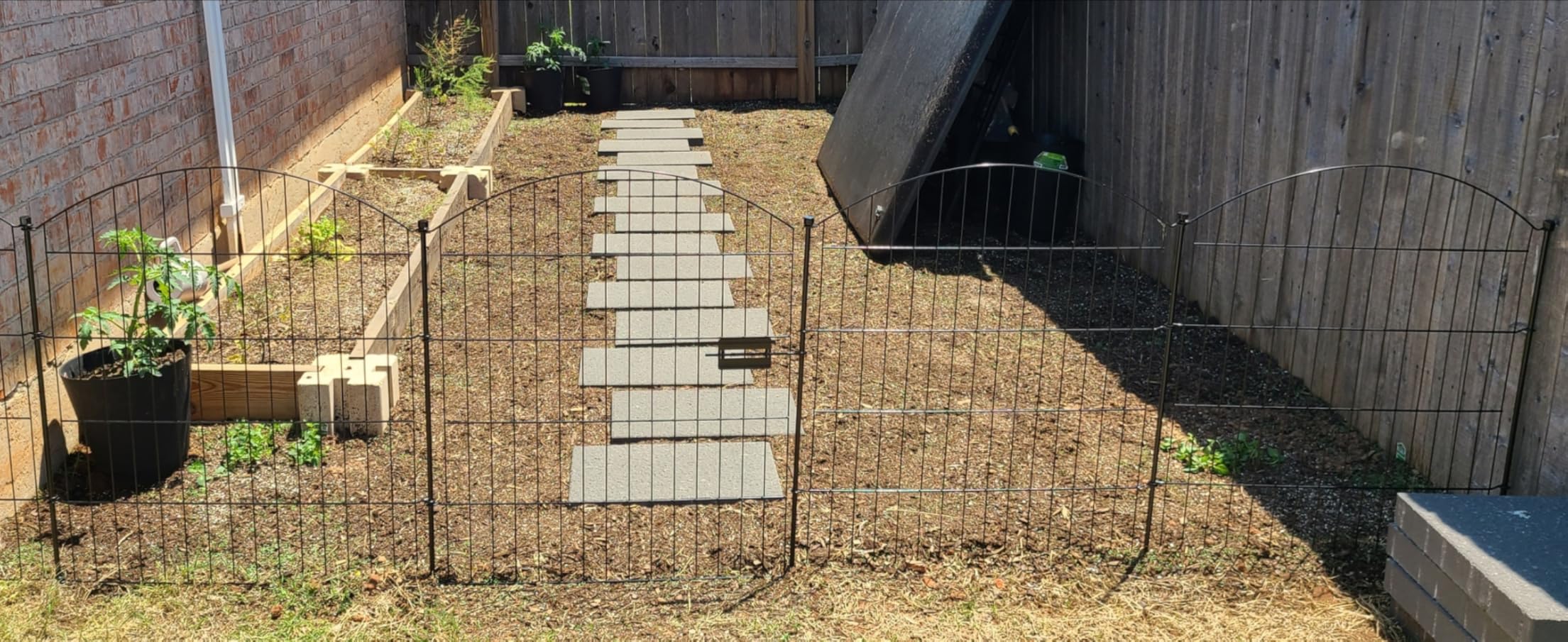 10 Panels No Dig Decorative Garden Fence with Gate - 40 in (H) x 23.6 ft (L), Dog Fence Outdoor for Yard, Rustproof Metal Animal Barrier Ground Stakes Fencing for Garden, Patio, Flower Bed customer photo 1