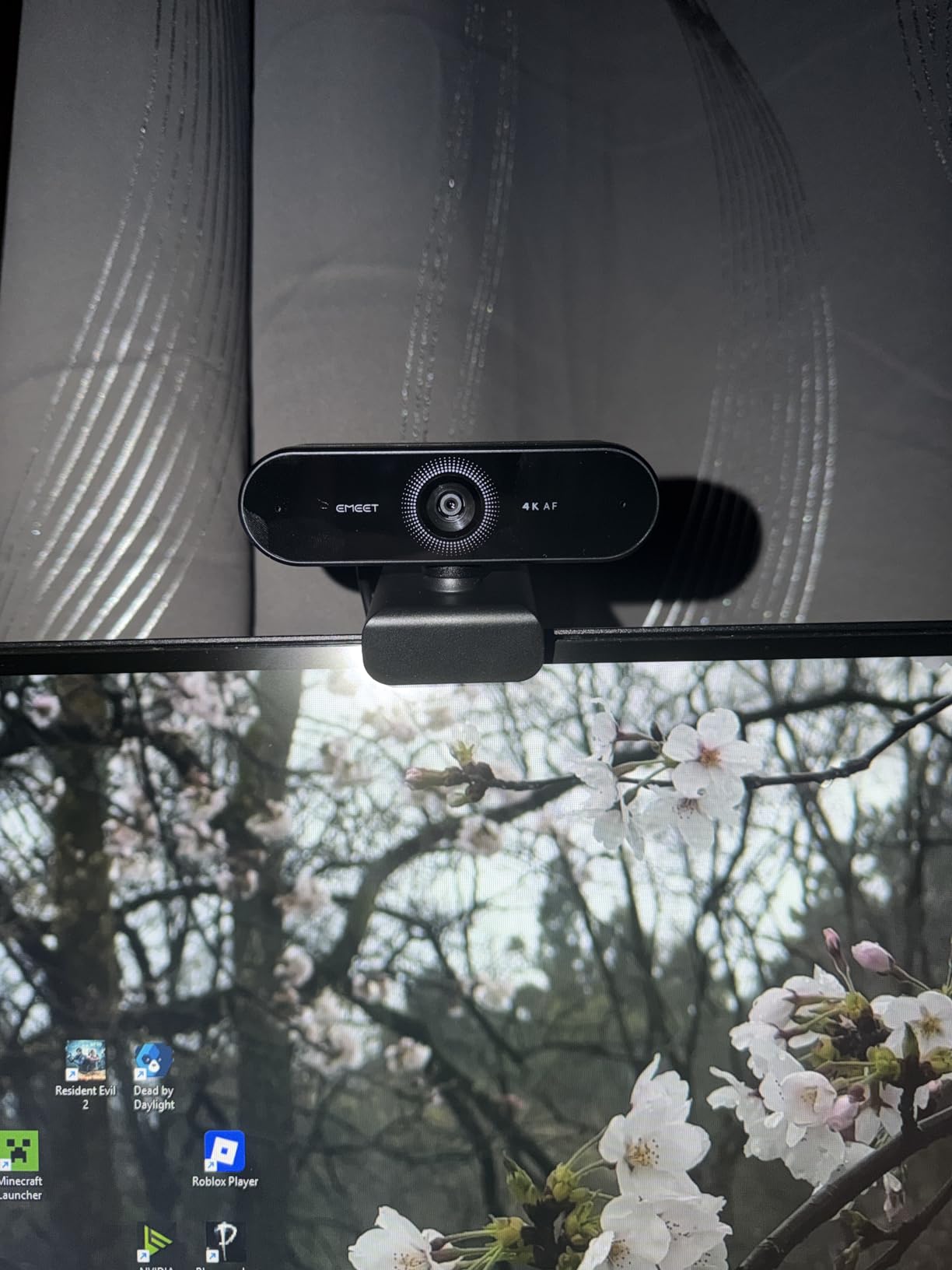 EMEET NOVA 4K Webcam for PC - Ultra 4K HD, PDAF Autofocus, Dual Omnidirectional Mics, 73° FOV, Auto Light Correction, USB-A, Privacy Cover, Ideal for High-End Business Meetings&Live Streaming customer photo 2