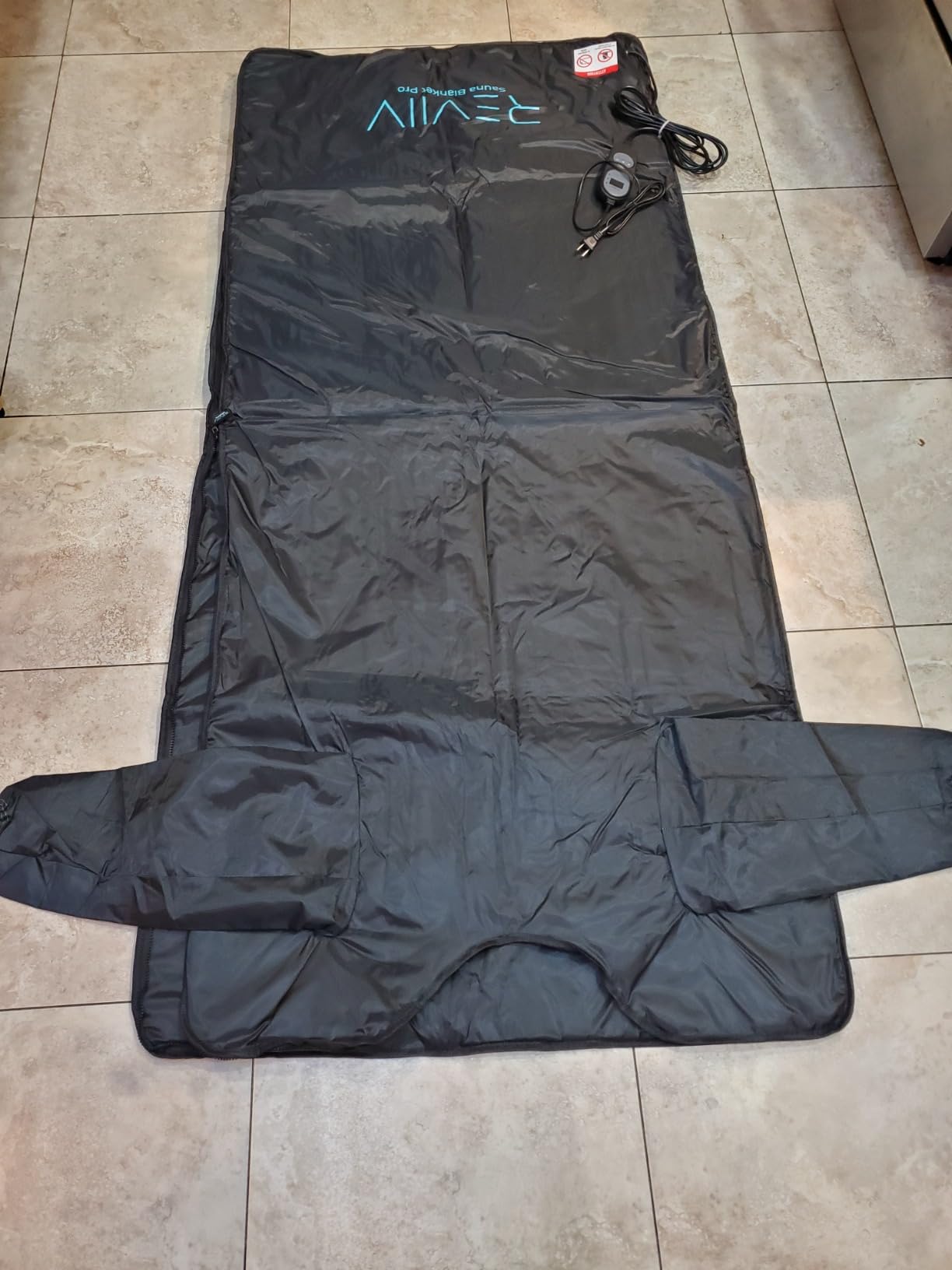 Portable Sauna Blanket with Arm Sleeves - v2.0 Improved Features! 6 ft x 3 ft Far Infrared Sauna Blanket for Detoxification with 10x Bonus Thermal Blankets - Saunas for Home, 113-176°F customer photo 2
