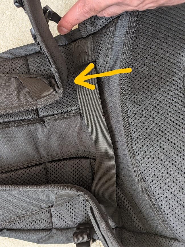 Amazon Basics Travel Laptop Backpack with Multiple Pockets and Compartments for 17 in / 43.1 cm Laptop, Water Resistant, Spacious with Padded Shoulder Straps, Black customer photo 1