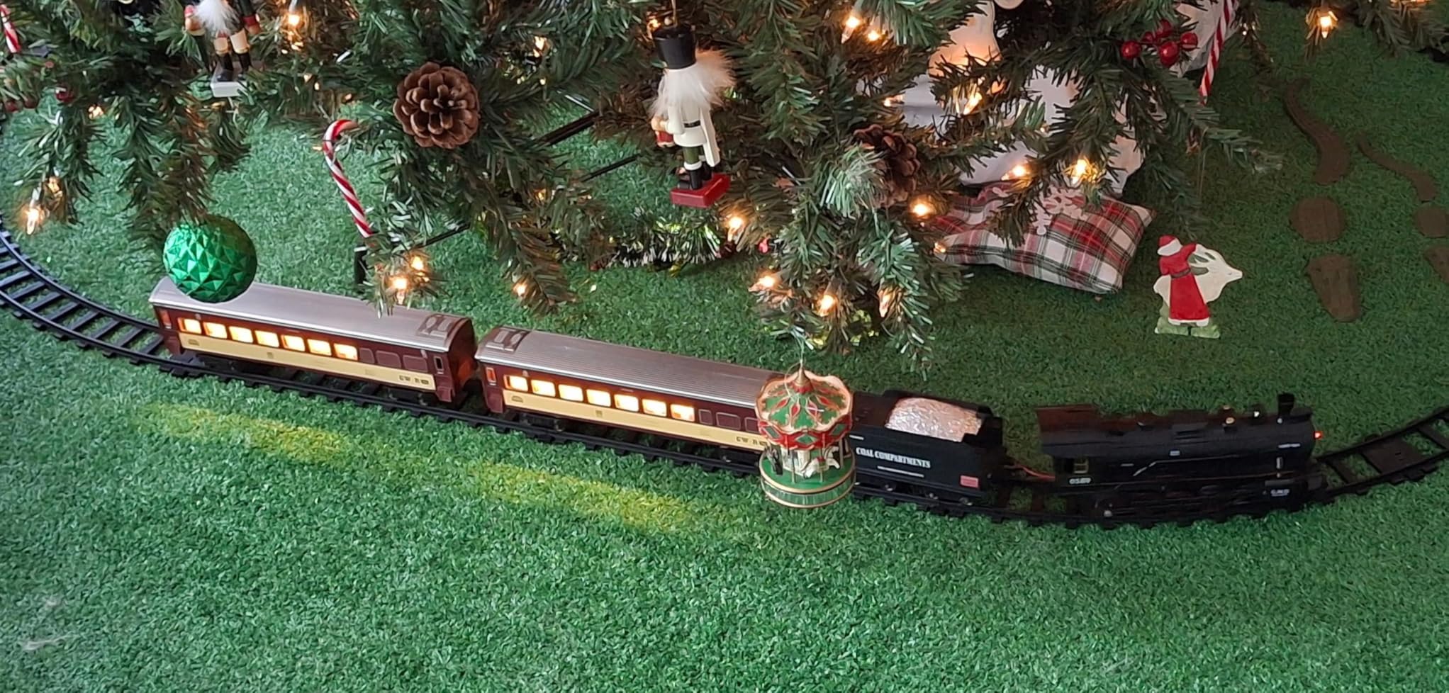 Hot Bee Train Set for Boys, Alloy Remote Control Train Sets with Steam Locomotive, Light Up Cars and Tracks, Electric Trains Set Toys for Toddler Kids, Christmas Toys Gifts for 3 4 5 6 7 8+ Year Old customer photo 1