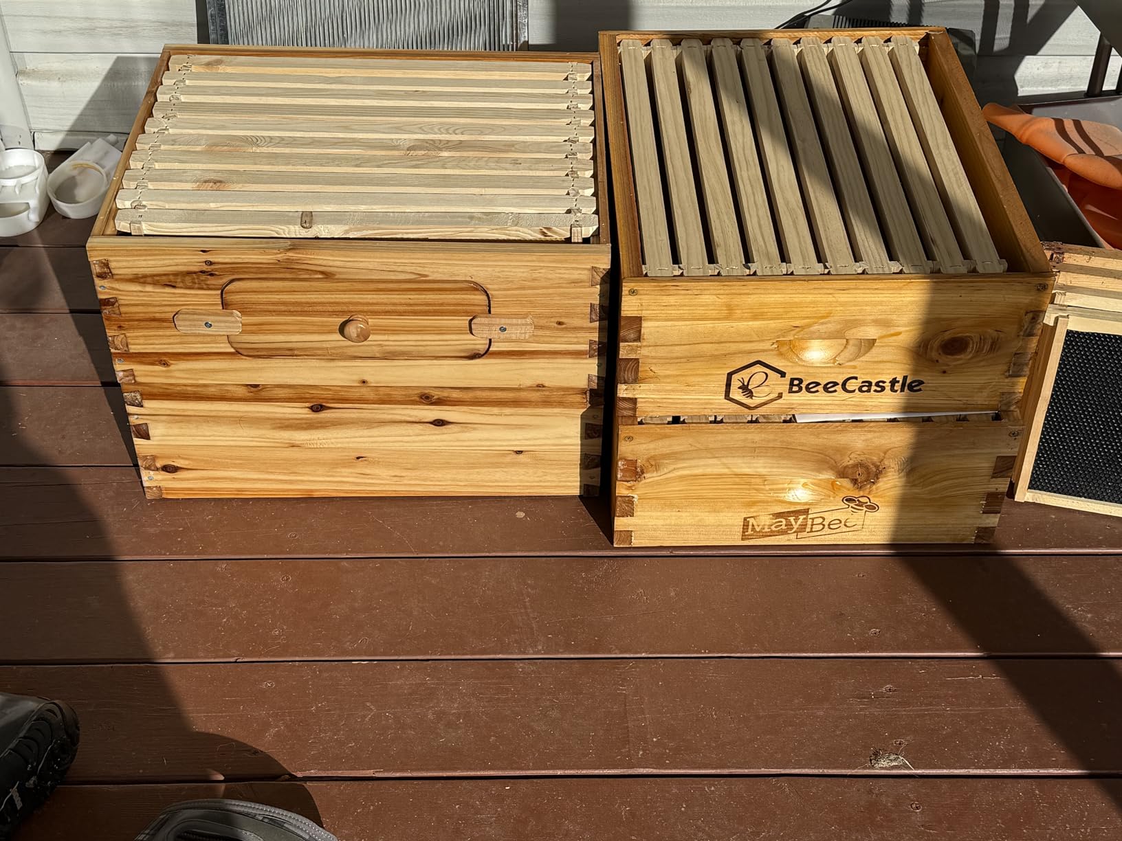 VEVOR 10 Frame Bee Hive, Beeswax Coated Fir Wood, Bee Hives Starter Kit, Bee Boxes Langstroth Beehive Kit, Transparent Acrylic Windows with Foundations for Beginners Pro Beekeepers customer photo 1