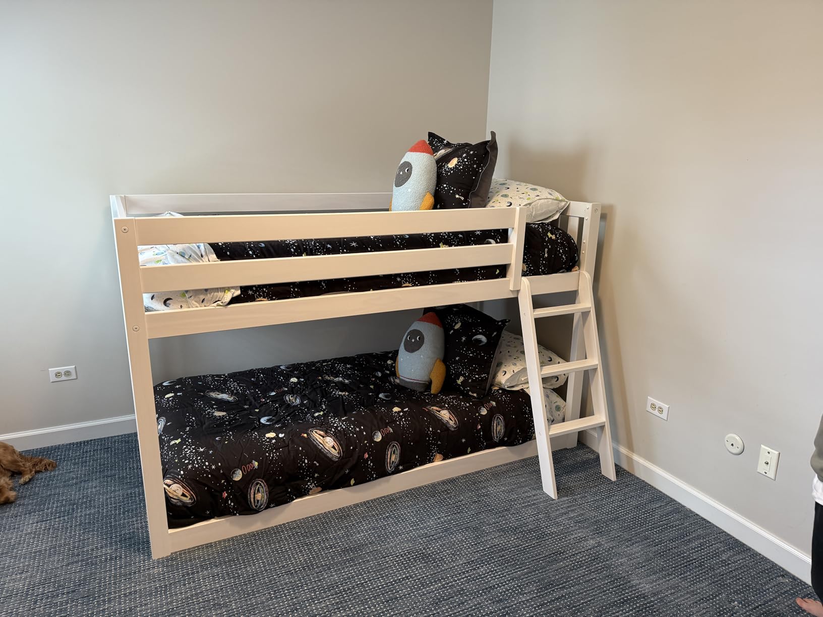 Max & Lily Fundamental Twin Low Bunk Bed, Kids Solid Wood Modern Bed Frame with Strong Wooden Slats, Non-Toxic Finishes, High Weight Capacity, White customer photo 1