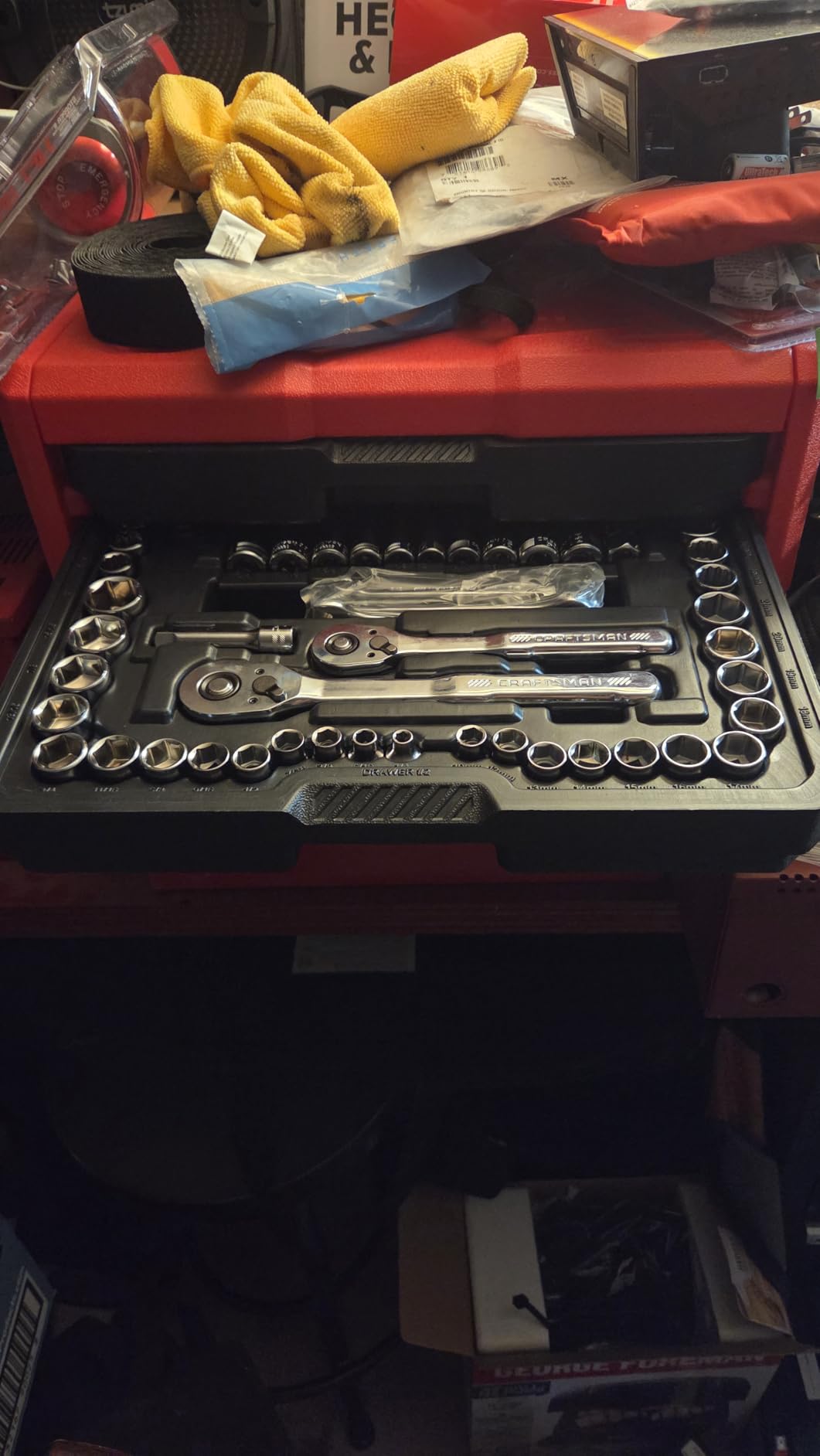CRAFTSMAN Mechanics Tool Set, 256-Piece Hand Tool and Socket Set with 72-tooth Low Profile Ratchet and 2-Drawer Tool Box (CMMT45256) customer photo 2