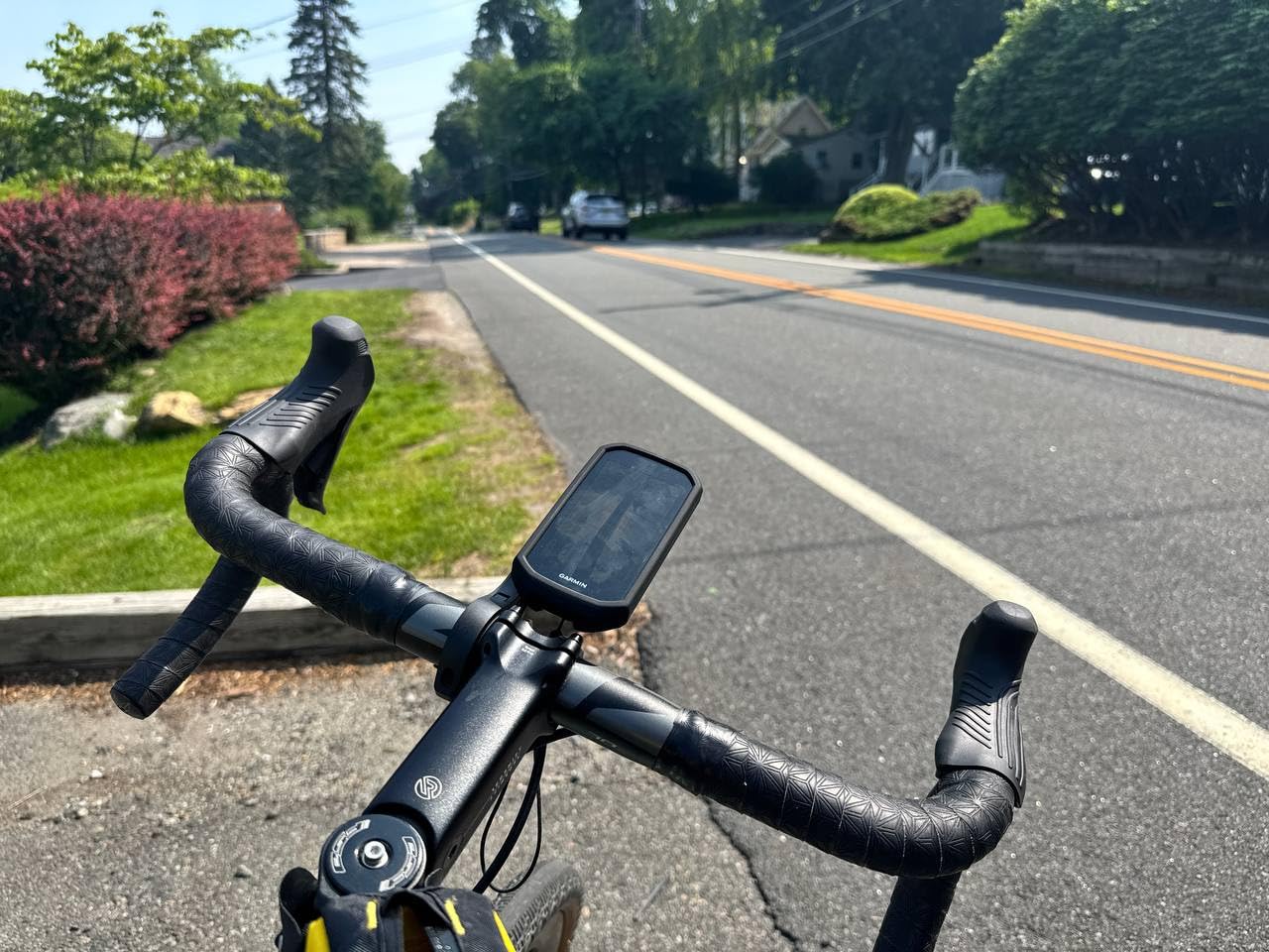 Garmin Edge 1050, Premium Cycling Computer, Vivid Color Touchscreen Display, Built-in Speaker, Advanced Training and Group Ride Features, Road Hazard Alerts customer photo 1