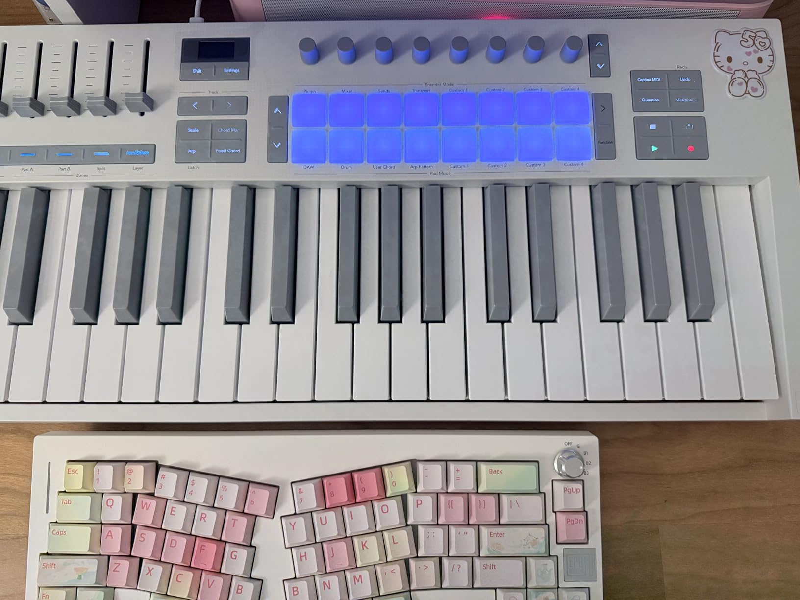 Novation Launchkey 61 MK4 - 61 Key Semi-Weighted USB MIDI Keyboard Controller with DAW Integration, Chord & Scale Modes customer photo 1