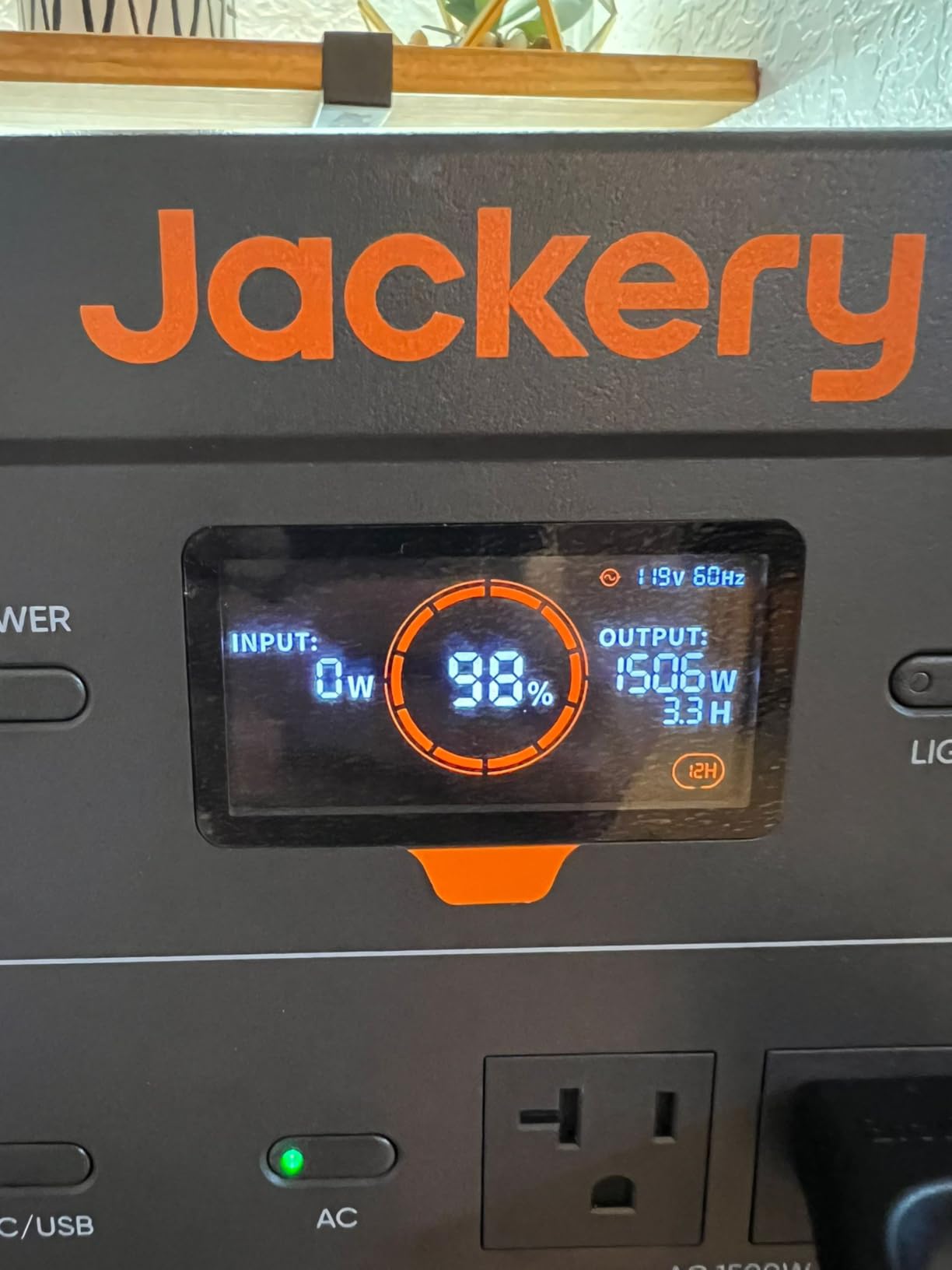 Jackery Explorer 1000 v2 Portable Power Station,1070Wh LiFePO4 Battery,1500W AC/100W USB-C Output, 1 Hr Fast Charge, Solar Generator for Camping,Emergency, RV, Off-Grid Living(Solar Panel Optional) customer photo 1