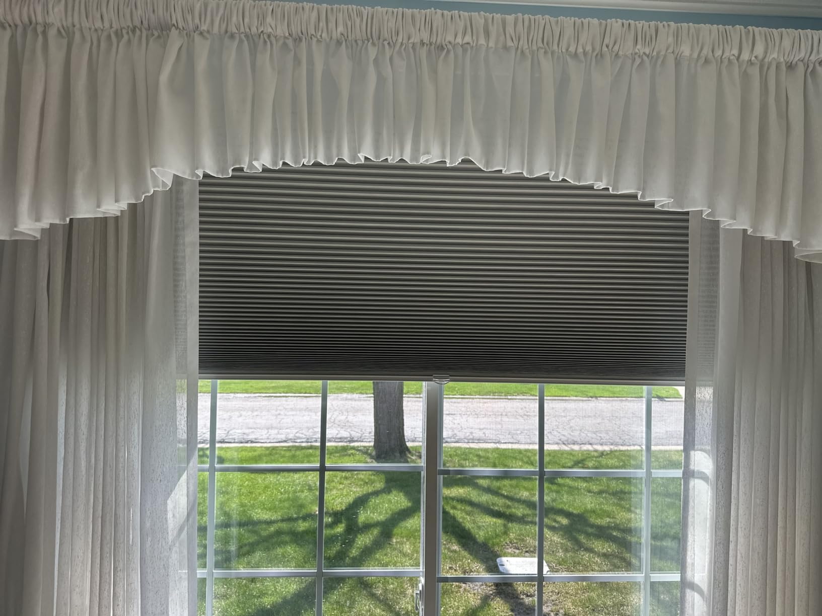 Changshade Motorized Cellular Shades with Remote Control Smart Blinds Compatible with Alexa, Google Home, Smarthings, Custom Size Electronic Automatic Shades for Indoor Windows Doors, Blackout, White customer photo 1