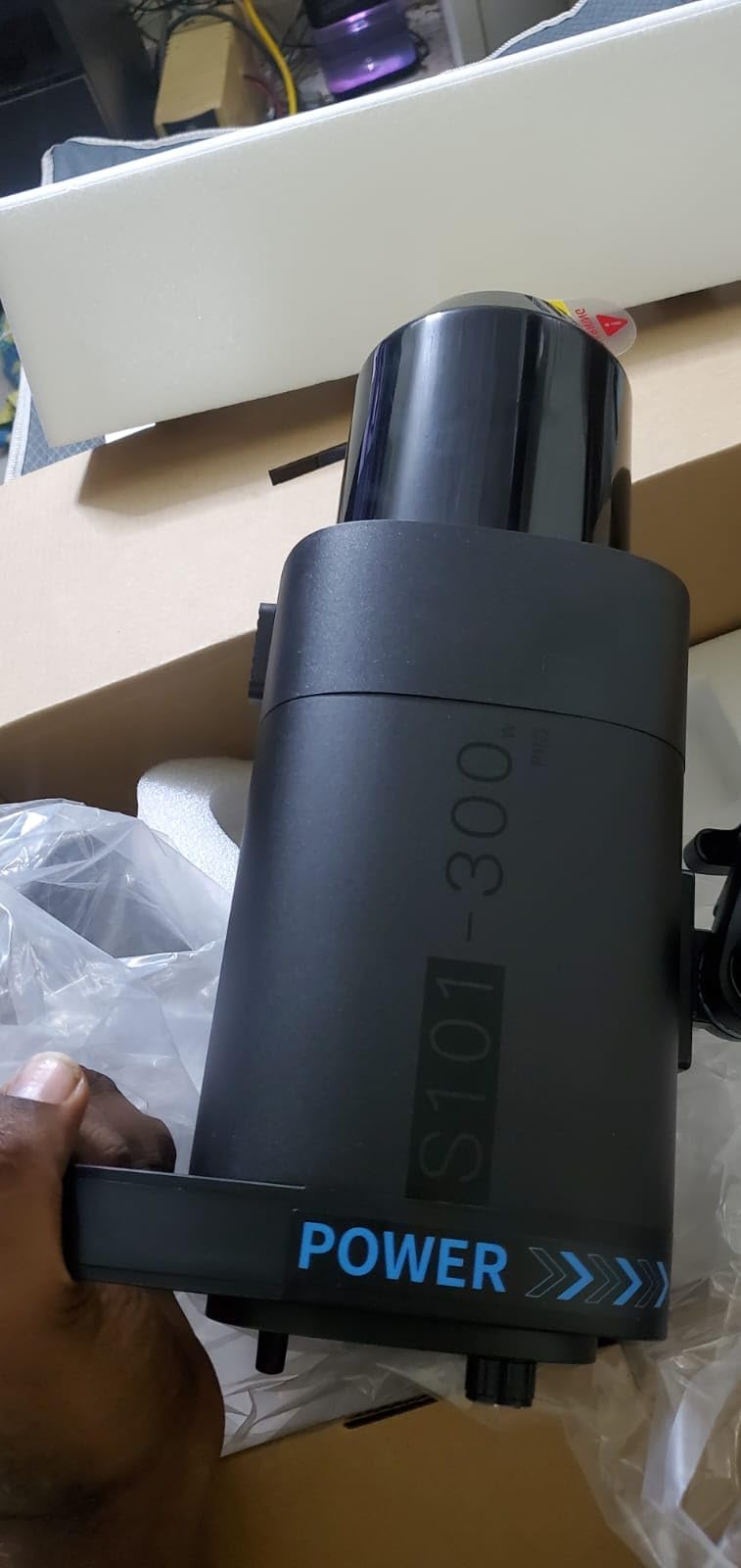NEEWER S102-400W PRO Strobe Flash Light with 2.4G Trigger, 400Ws GN62 5600K with 30W LED Modeling Lamp Bowens Mount Reflector S1/S2 Mode Silent Fan for Portrait Product Photography customer photo 2