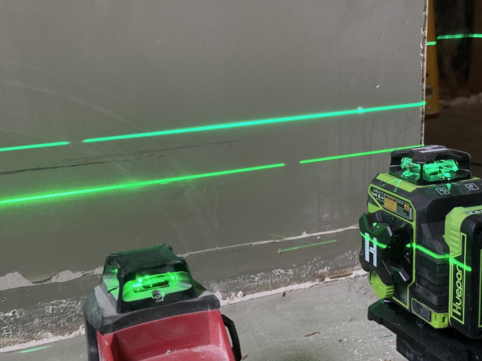 Huepar Laser Level 360 Self Leveling, W04CG Upgraded 4x360° Bluetooth Construction Lazer Leveler Tool with Electric Rotating Base & Large LCD Screen, 4D 16 Lines Green Cross Laser Level customer photo 1