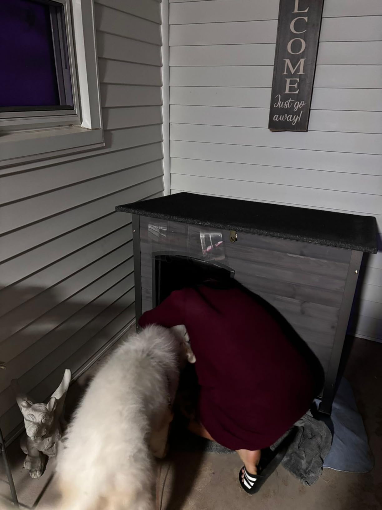 Suumerpety Feral Dog Heated House Outdoor, Anti Bite Iron Frame Dog Kennel, Wood Warm Pets Home, Insulated Weatherproof Outside Shelter for Feral Animal (43.3