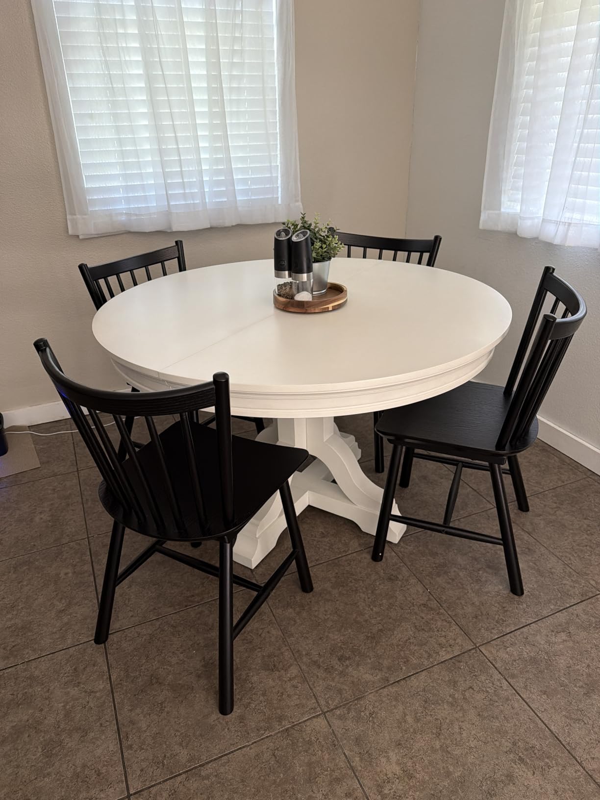LUE BONA Upgraded Dining Chairs Set of 4, Farmhouse Wooden Spindle Back Kitchen Chairs, Windsor Dining Chairs for Kitchen and Dining Room customer photo 1
