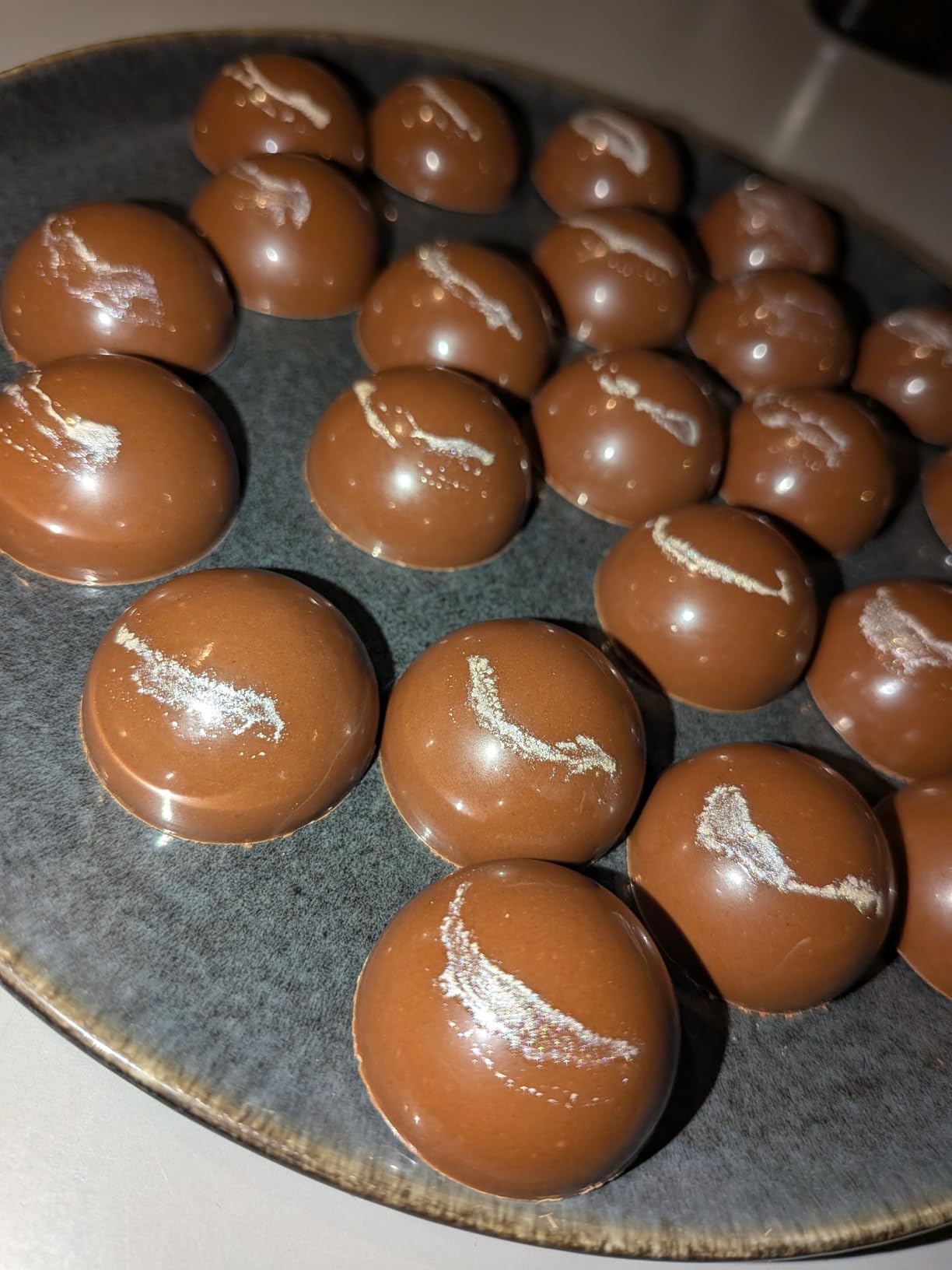 Baderke Polycarbonate Chocolate Molds with Chocolate Scraper Mould Bullet Clear Hard Plastic for Smoothing Cheese Cream Cake Scraper (Bullet) customer photo 1