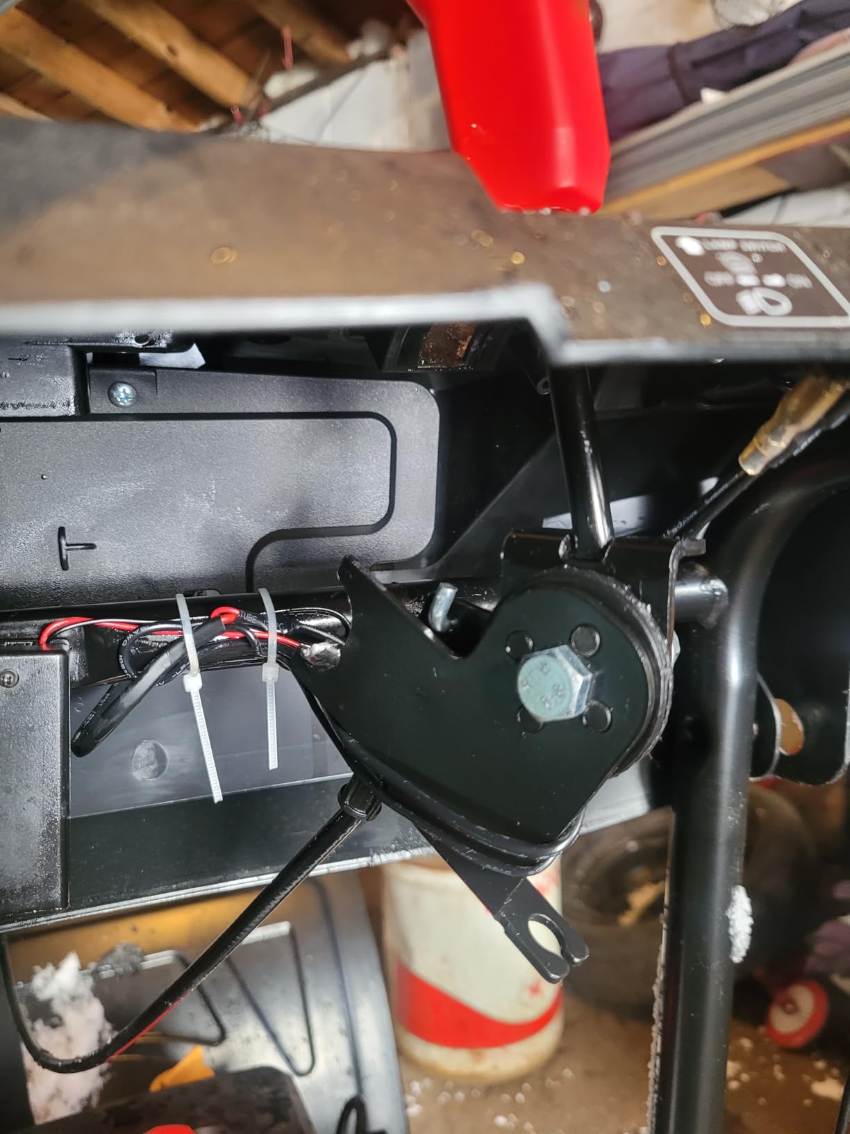 AMERISUN 24-Inch Gas Snow Blower with 212cc 4-Cycle OHV Engine, Recoil Start customer photo 2