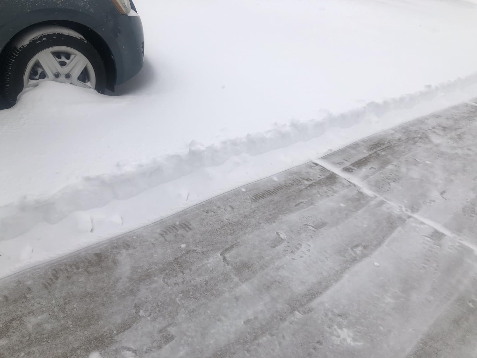 WORX Nitro 40V 12'' Cordless Snow Shovel, Electric Snow Thrower for 4-Car Driveway, Snow Removal with Brushless Motor & 2 Speed Control, 2 × 4.0 Ah Batteries and Charger Included, WG460 customer photo 2