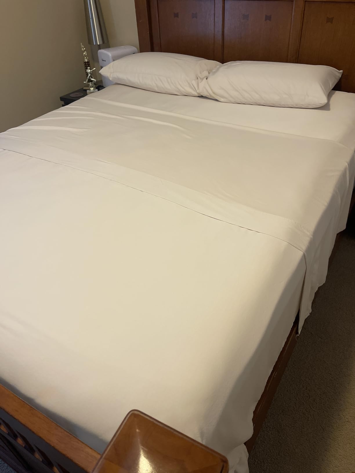 Love's cabin 4 Piece Queen Sheet Set, 100% Rayon Derived from Bamboo, Cooling & Breathable, Soft Silky Deep Pocket up to 16