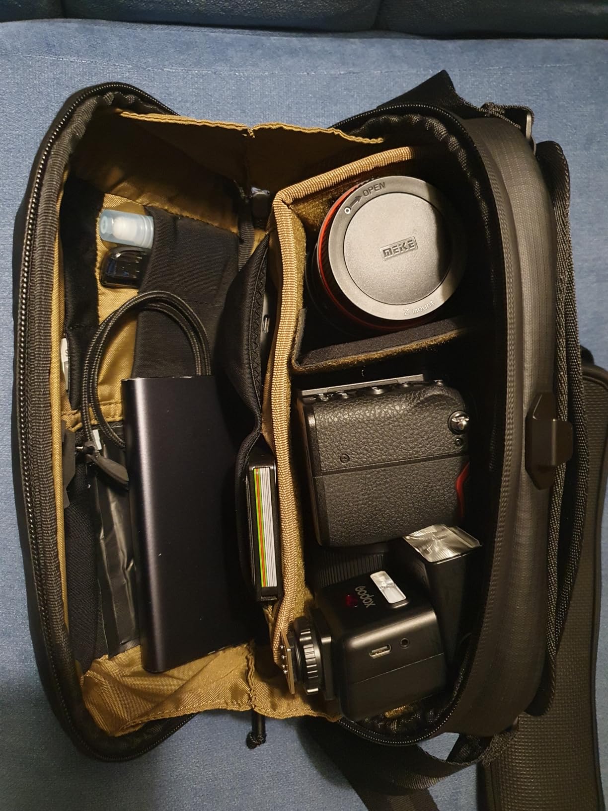 NOMATIC McKinnon Camera Messenger 13L: Versatile Camera Bag for Photographers with Quick Access, Secure Laptop Storage (Fits 14