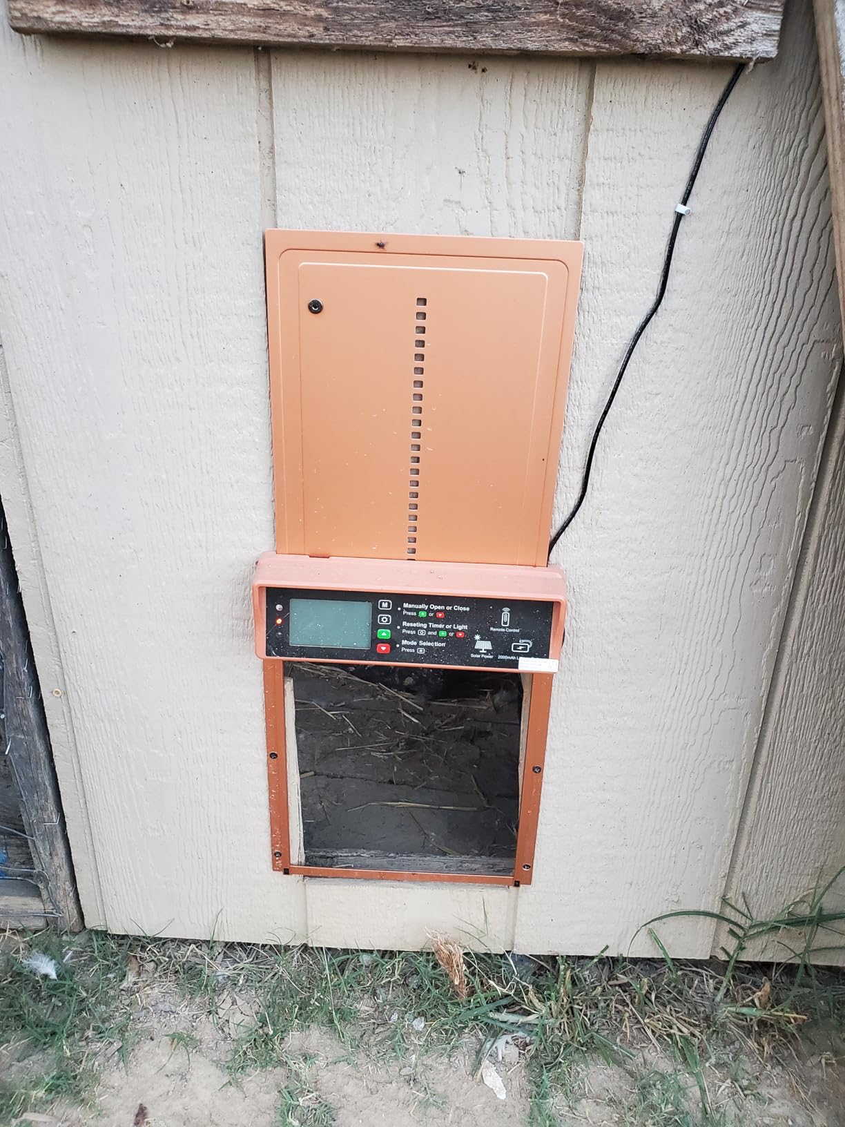 Automatic Chicken Coop Door Solar Powered, Pet Deluxe Chicken Door with Programmable Timer & Light Sensor, Anti-Pinch Safety, 7W Solar Panel, Aluminum Alloy with 10 Wire Clips Solar Chicken Door-Gold customer photo 2
