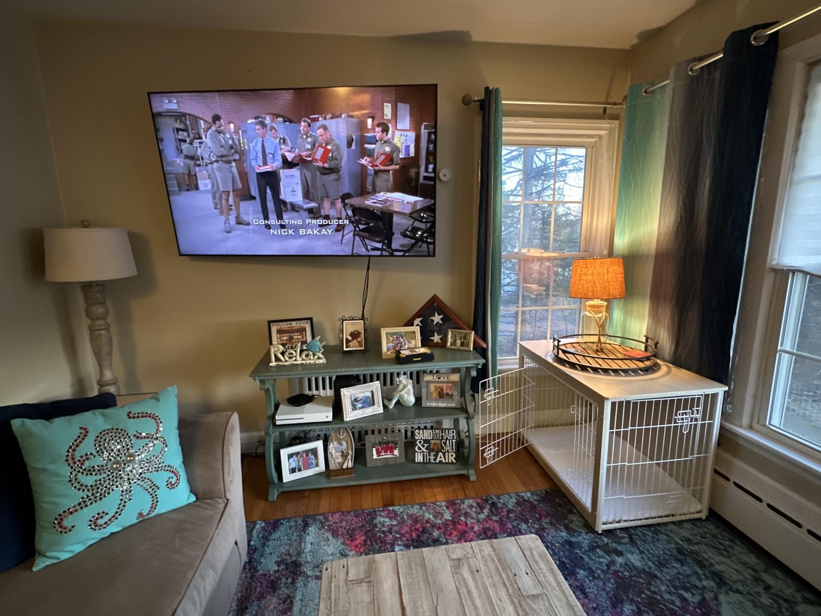 Hzuaneri 31.5'' Wooden Dog Crate Furniture, Indoor Dog Kennel Dogs Cage for Small/Medium Dogs, Heavy Duty Dog Crates Decorative Pet House End Side Table TV Stand, White Brown DFC85114B customer photo 1