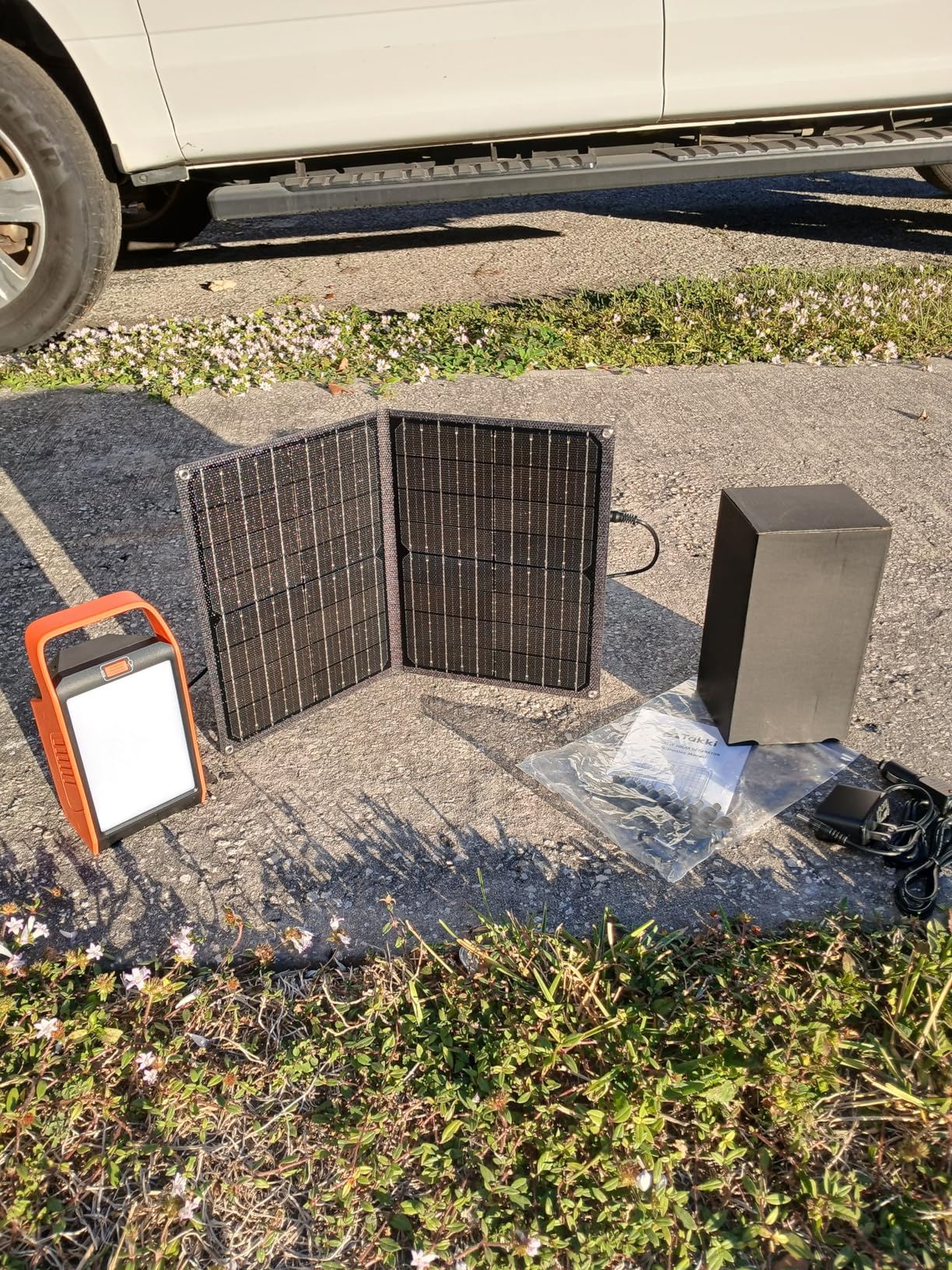 Takki Solar Generator 250W Portable Power Station with 40W Solar Panels 222Wh Pure Sine Wave Camping Lithium Battery Power Pack with AC 110V Outlet for Camping CPAP Home Use Emergency Outdoor customer photo 2