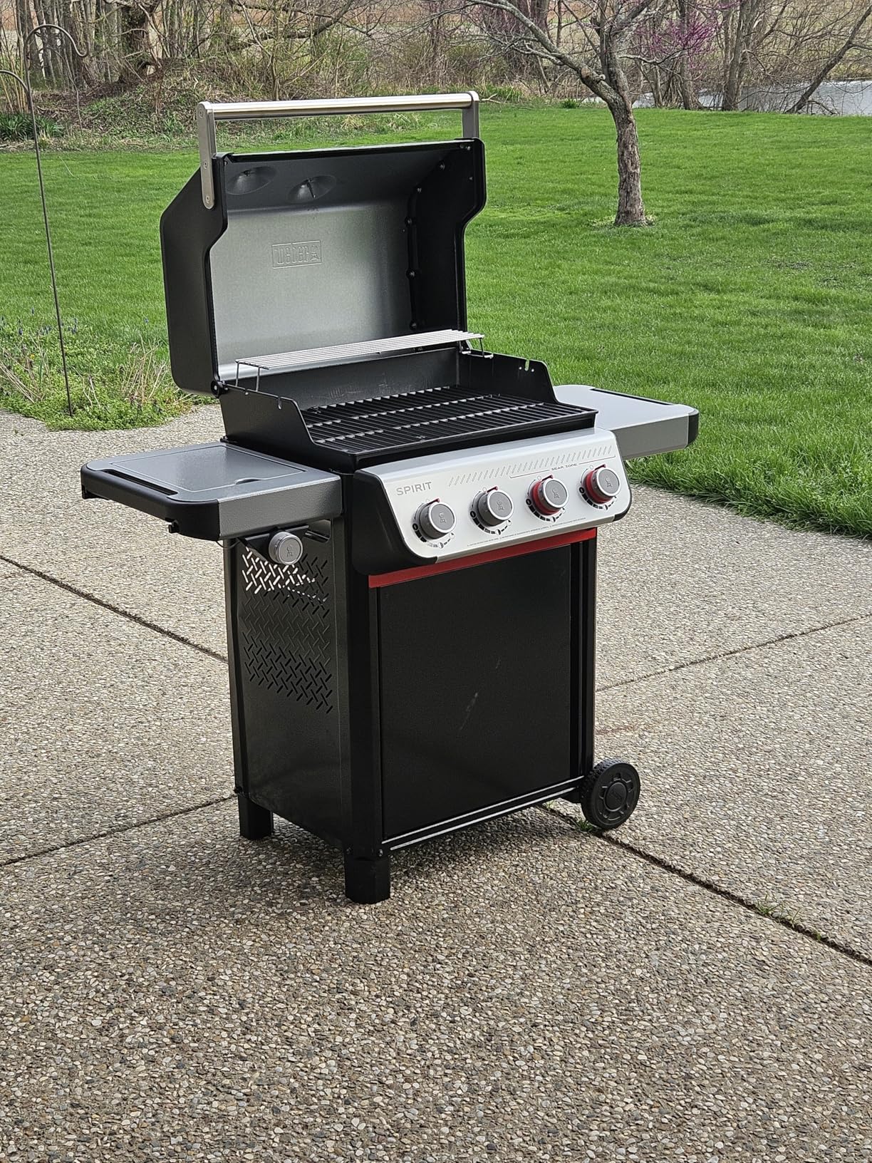Weber Spirit E-435 Liquid Propane Gas Grill for Outdoor Cooking, 4 Burners and 1 Side Burner, Black - Porcelain-Enameled Cast-Iron Grates, 2 Boost Burners, Sear Zone customer photo 1