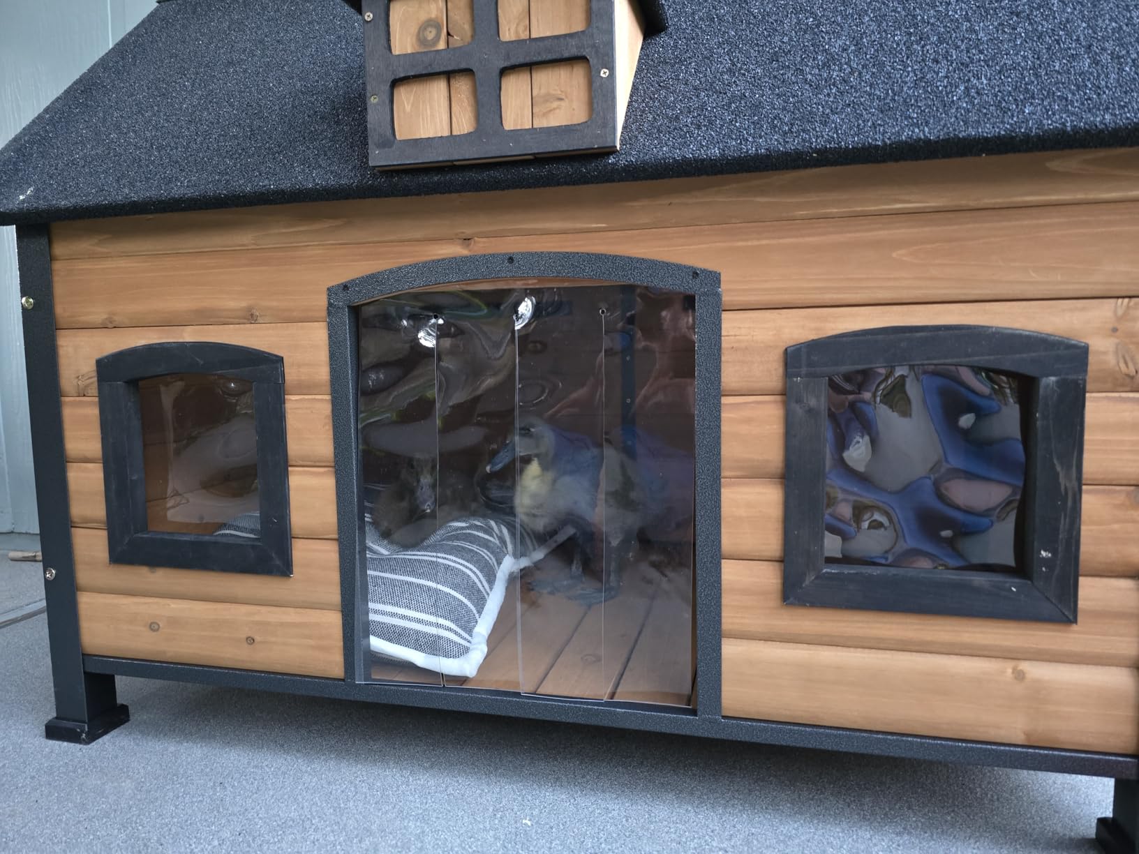 Heated Dog House with Insulated Liner Anti-Chewing Metal Frame Design Insulated Wooden Dog Kennel with Unique Design Roof, Weatherproof Dog House for Outdoor Indoor customer photo 2