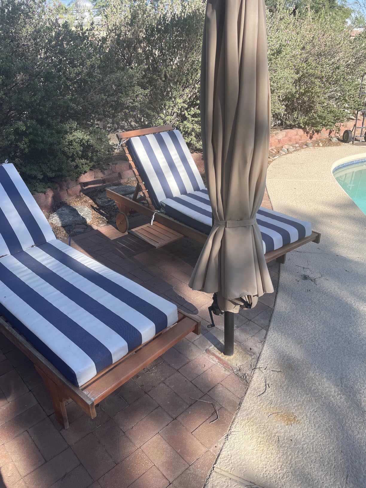 HOMSHADE 10ft Offset Patio Umbrella with Base Included, Cantilever Offset Hanging Patio Outdoor Market Umbrella UPF50+ UV Protection with Easy Tilt and Crank customer photo 2