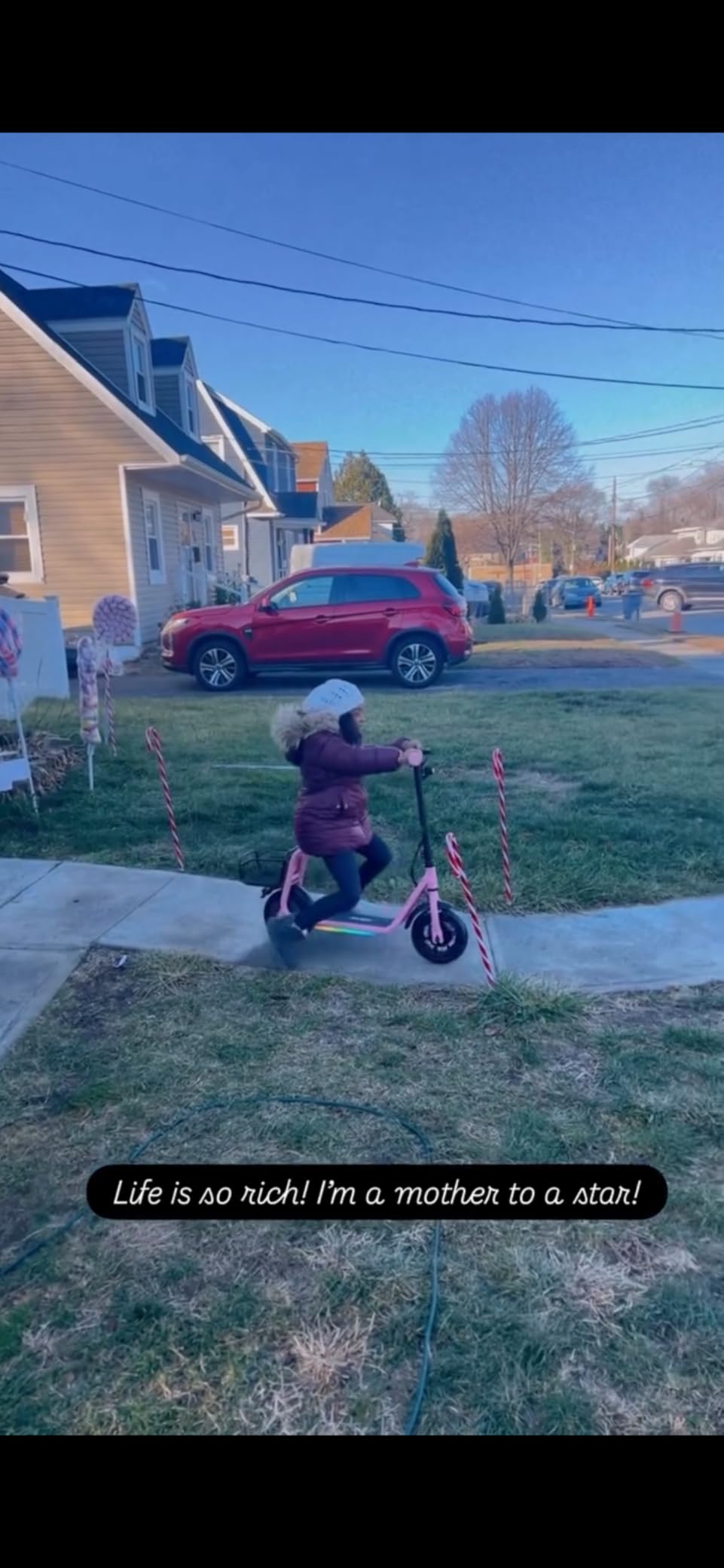 Hiboy Q2 Lite Electric Scooter for Kids with Seat for Ages 4-10, 5-Mile Range, 3-Speed Adjustable up to 9.3 MPH, Front Brake, LED Neon Lights customer photo 1