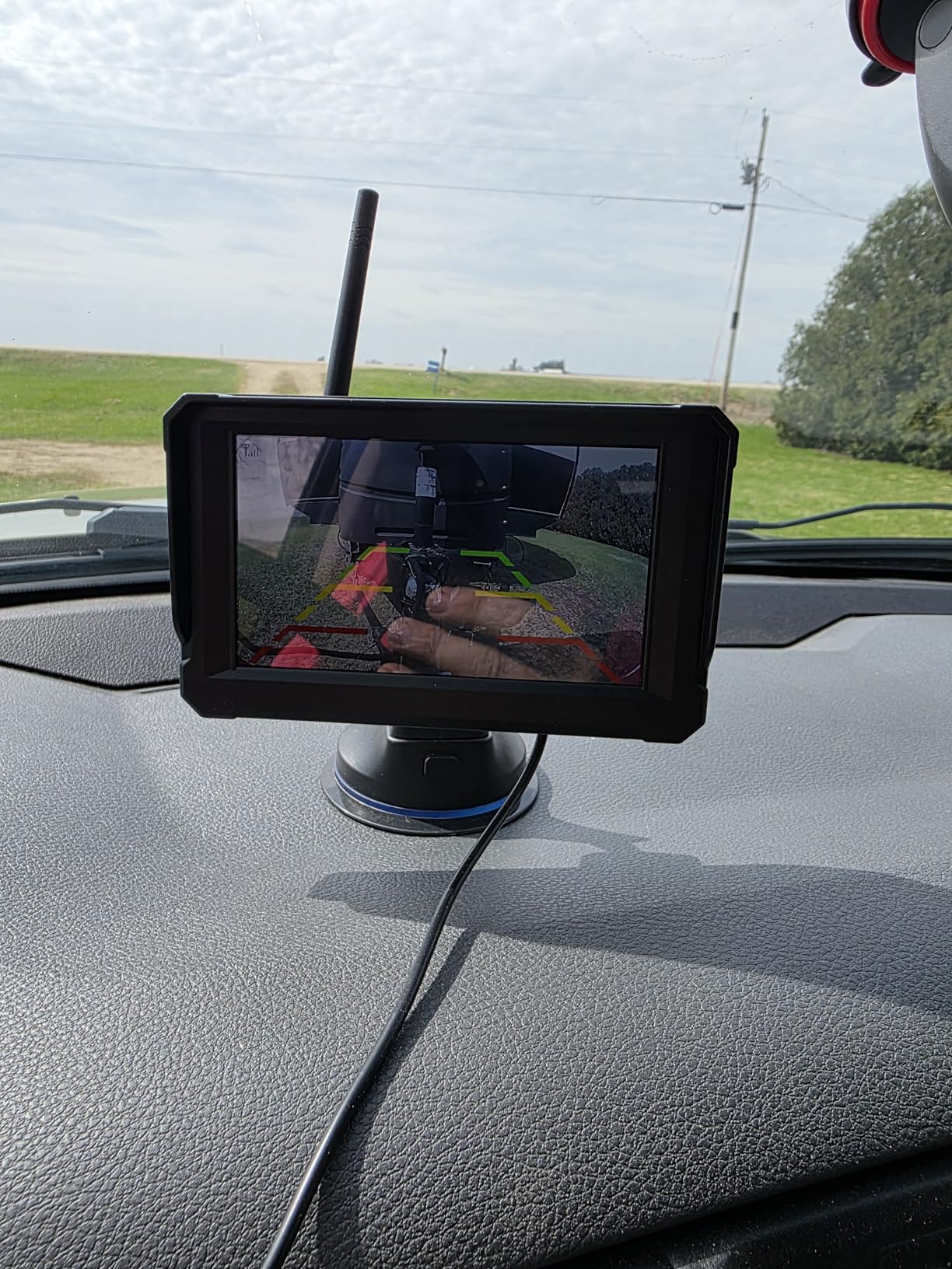 Wireless Backup Camera for Trucks: 5 Inch 1080P HD Display, Backup Camera for Car,Truck, IP69K Waterproof, Night Vision, Dual-Camera Support, DIY Installation, Customizable Parking Lines Befumly H21 customer photo 1