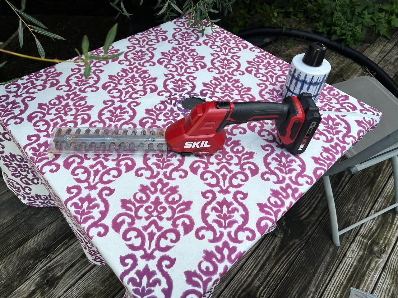 SKIL PWR CORE 40 Brushless 40V 24-Inch Hedge Trimmer Kit, Includes 2.0Ah Battery and 60W Charger - HT2400C-11 customer photo 2