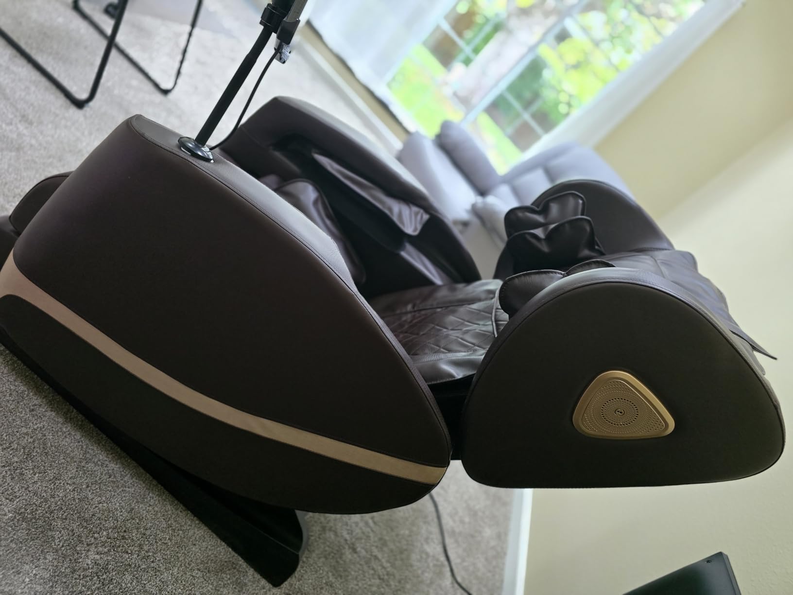 FURNIMAT 2026 Massage Chair Full Body, Zero Gravity Massage Chair with 10 Fix Rollers, Airbags, Heating, Foot Massage, Auto Modes, Bluetooth Speaker, Smart Screen Controller customer photo 2