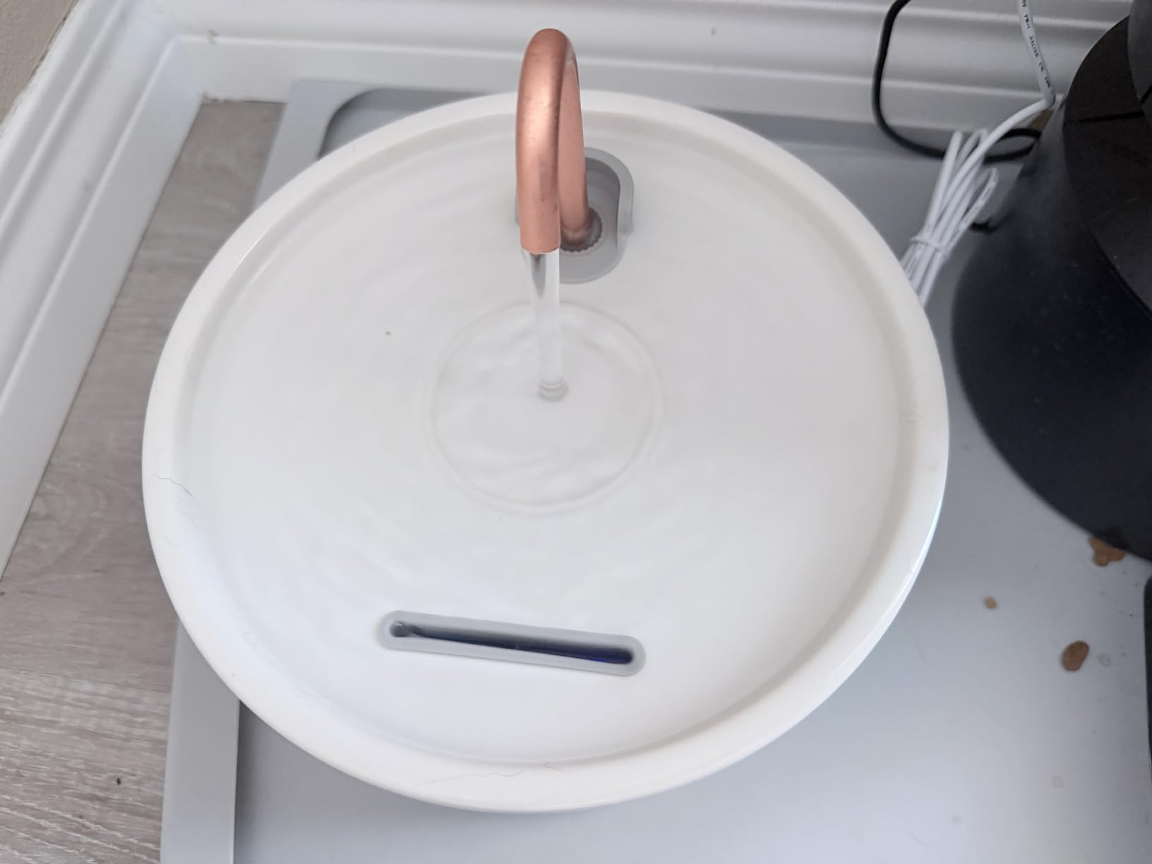 MISFANS Ceramic Cat Water Fountain - 2.1L/71oz - All-Ceramic Body & Pure Copper Water Spout - Non-Toxic - Automatic Pet Drinking Fountain Indoor with Ultra-Quiet Pump, and 3Pcs Filter & Sponge (White) customer photo 2