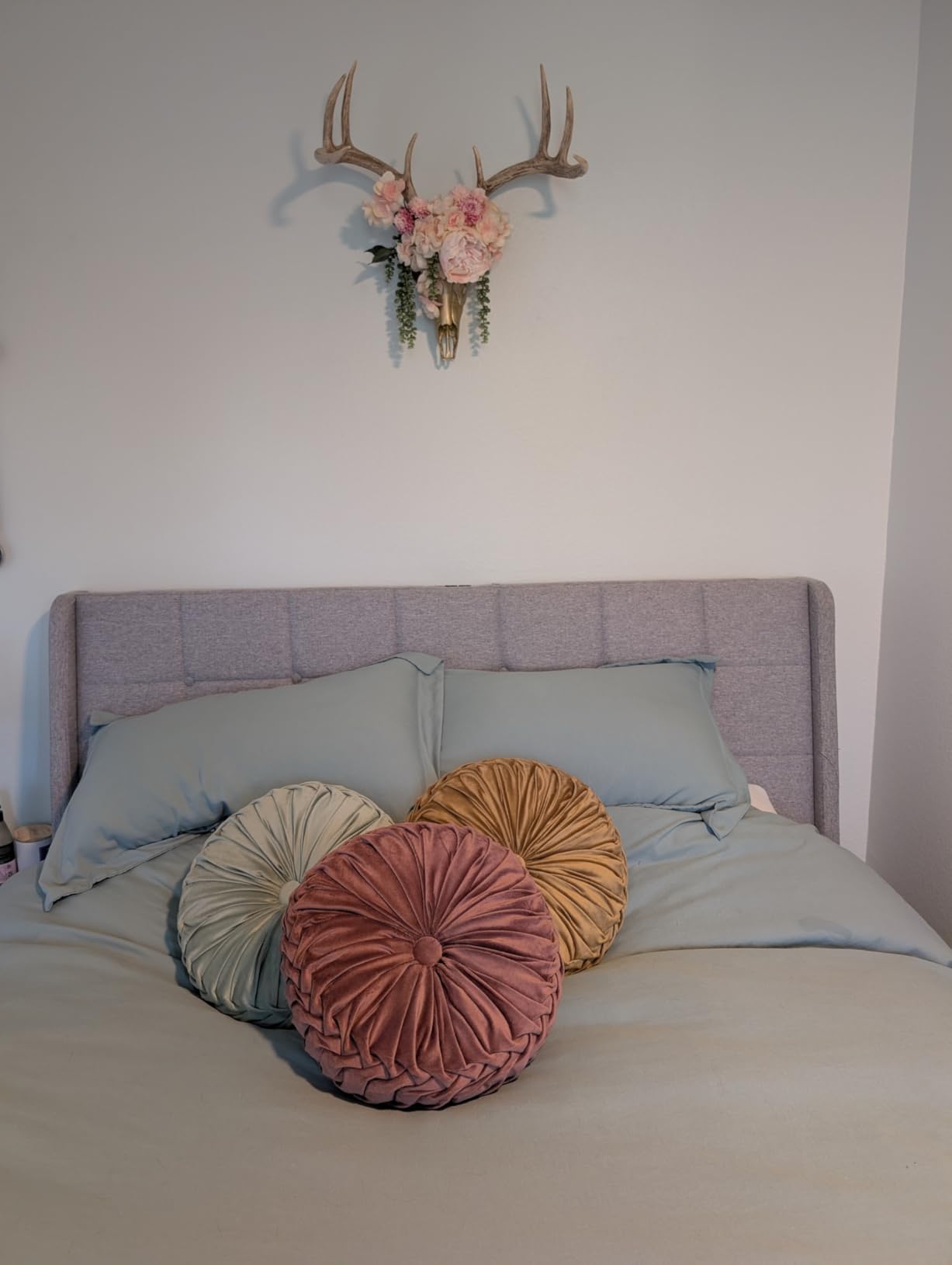 Ergonomic Upholstered Headboard Queen Size with Charging Station, Linen Wingback Headboards with Storage Pocket, Queen Headboard Only, Bed Frame Adapters, Sturdy Stable Solid Wood Bed Head Board, Light Grey customer photo 1