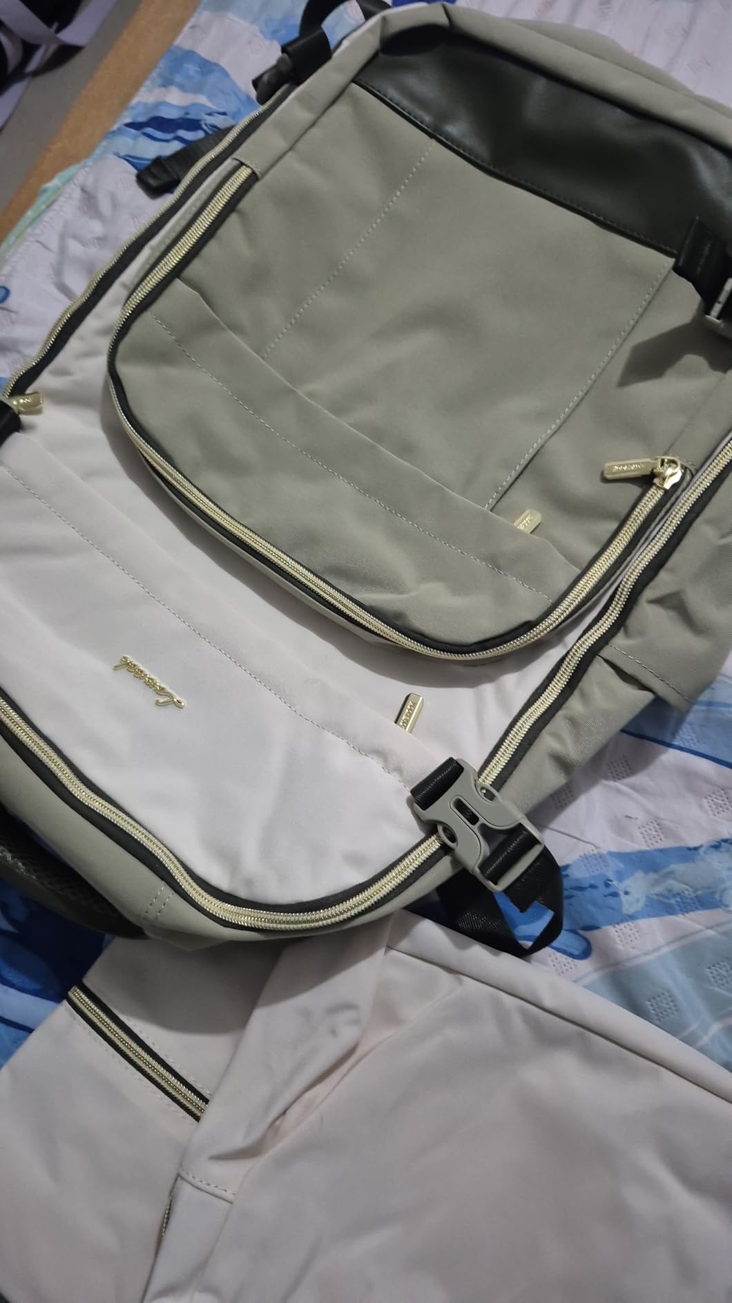 LOVEVOOK 40L Travel Backpack for Women & Men - 17.3 Inch Carry On Backpack & Personal Item Backpack for Airlines, Spacious and Durable Design, with 3 Packing Cubes customer photo 1