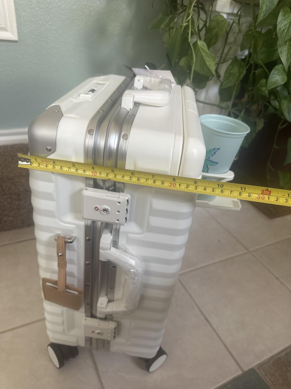20 Inch Carry on Luggage with Aluminium Frame and Front Pocket, PC Hardshell Suitcase with USB Port and Cup Holder, 21.5x14.2x9 Airline Approved, Luggage with Spinner Wheels and TSA Lock(Black) customer photo 2