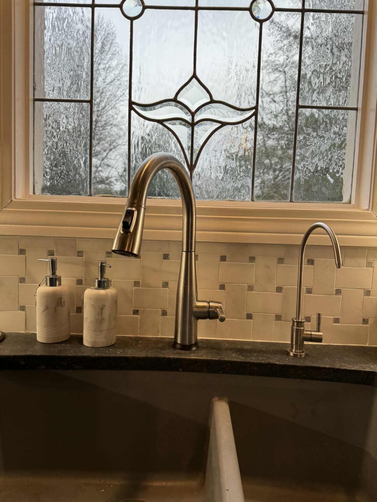 Delta Faucet Essa Touchless Kitchen Faucet with Touch Technology, Brushed Nickel Kitchen Sink Faucet with Pull Down Sprayer, Arctic Stainless customer photo 1
