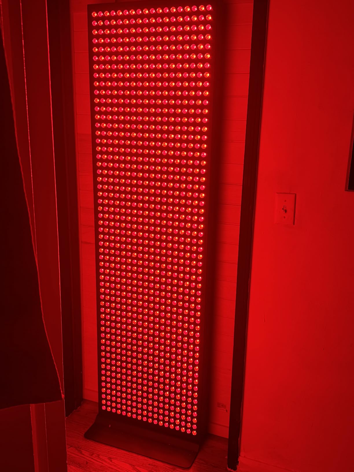 Red Light Therapy Device for Full Body, 630nm, 660nm, 810nm & 850nm, Near Infrared Dual-Chip Clinical Grade LED Panel for Smooth Skin, Weight, Pain and Overall Wellness (1008LED) customer photo 1