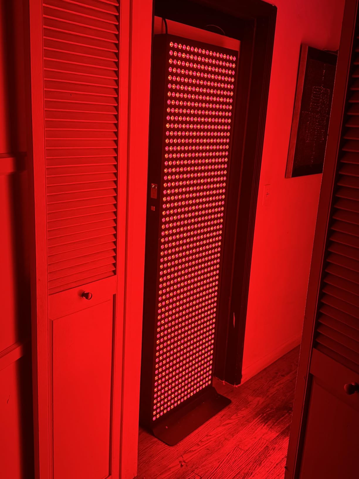 Red Light Therapy Device for Full Body, 630nm, 660nm, 810nm & 850nm, Near Infrared Dual-Chip Clinical Grade LED Panel for Smooth Skin, Weight, Pain and Overall Wellness (1008LED) customer photo 2