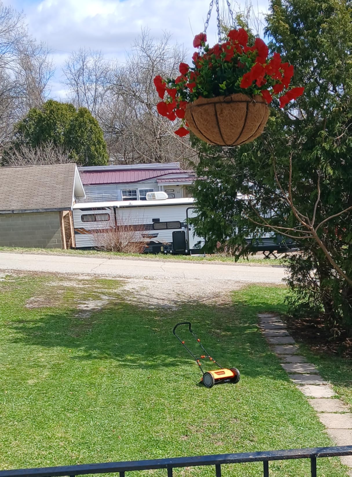 LawnMaster LMRM1801 Push Reel Lawn Mower 18-Inch 5-Blade customer photo 2