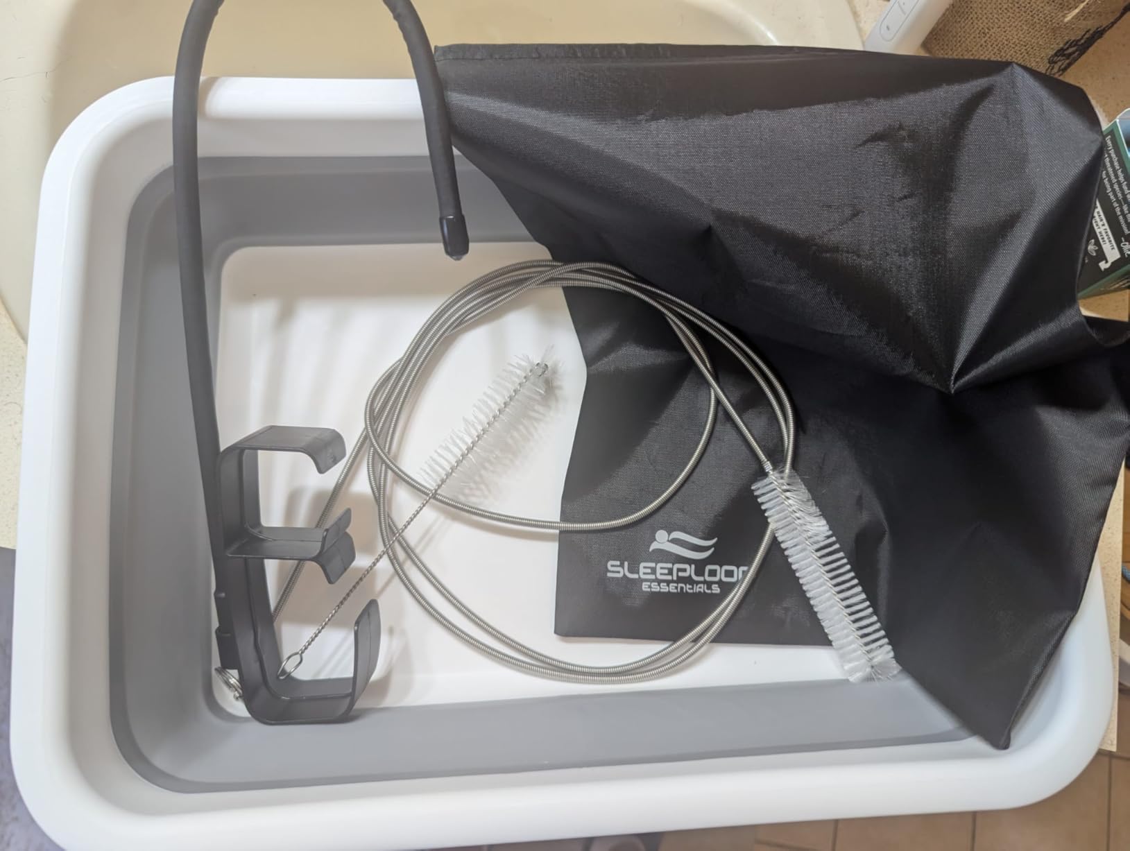 CPAP Cleaning Kit Hose and Mask for CPAP Hanger Dryer with 6.9 ft Thick Wire Brush, Collapsible Wash Basin, Compatible with 22mm and 15mm Hose, Extra Soft Bristles Cleaner CPAP Supplies customer photo 1