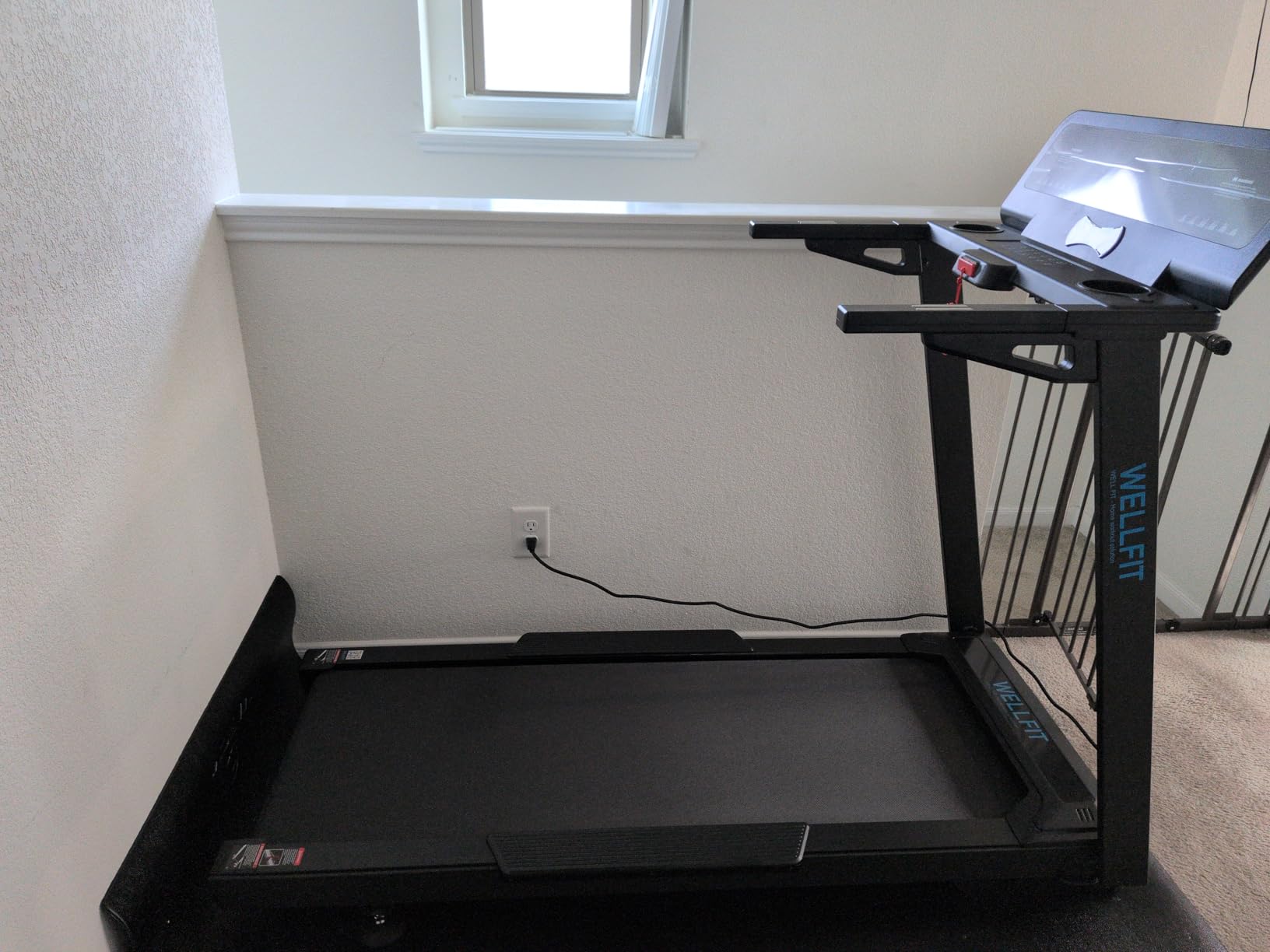 WELLFIT Auto Incline Treadmill, 15% Incline Heavy-duty Treadmill with Pulse Sensor, 4.5HP, 10 MPH, 500 lbs Capacity customer photo 1