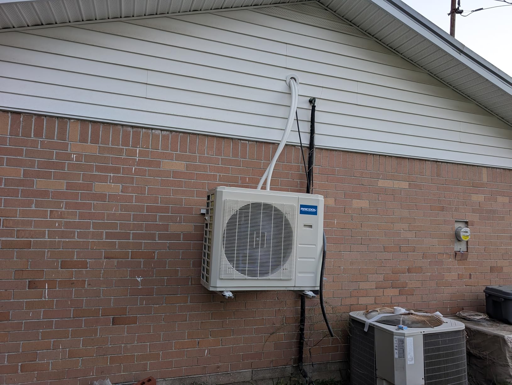 MRCOOL 12000 BTU 115V Ductless Inverter Mini Split Air Conditioner & Heat Pump System, 5th Gen DIY - Wall-Mounted AC Unit w/ Heating and Cooling for Home, Office & Commercial Space customer photo 2