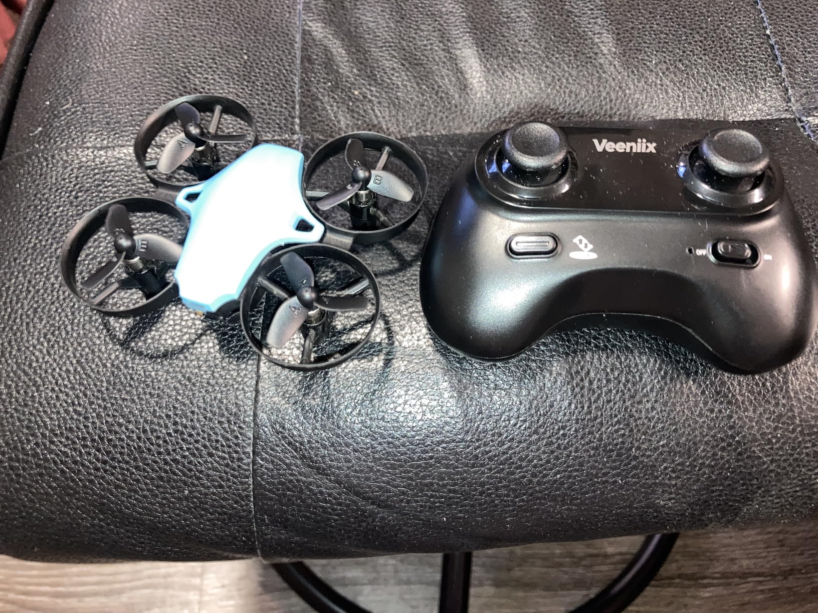 V995 Mini Drone for Kids and Beginners, Indoor Outdoor Quadcopter Plane for Boys Girls with 3D Flips,360 Degree Rotation,Circle Fly,Auto Hover, Headless Mode and 3 Batteries,Gift for Boys and Girls customer photo 2
