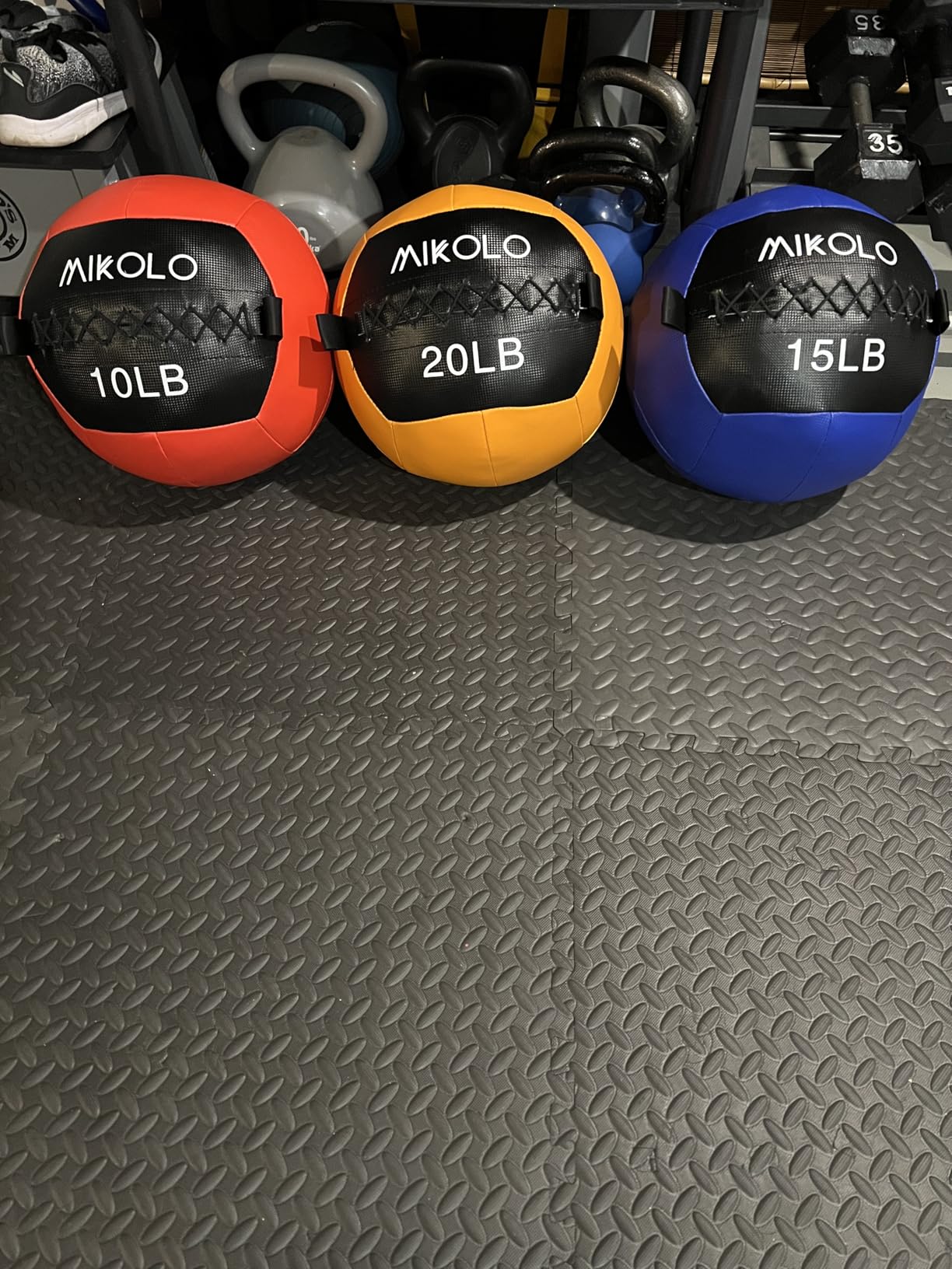 Mikolo Medicine Ball, Wall Ball,Soft Medicine Ball Set,Slam Ball for Core Training, Strength Workouts -Multi-Weight 10lbs 20lbs Exercise Balls for Home Gym, Functional Fitness (10/15/20/25LB) customer photo 1