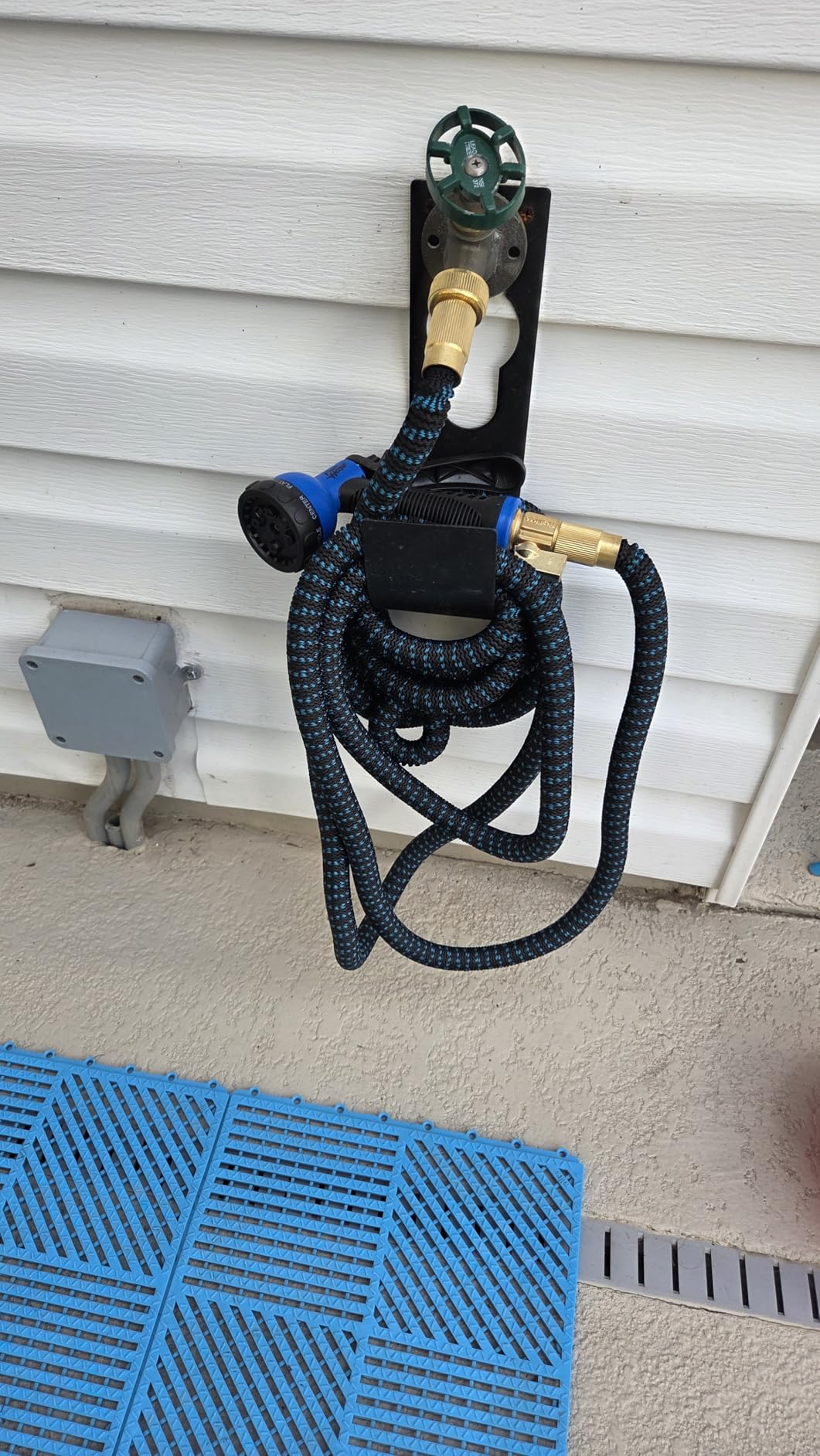 Flexi Hose Expandable Garden Hose with 8 Function Nozzle, 100FT - Lightweight Retractable Garden Hose, Water Hose - No-Kink Flexibility, 3/4 Inch Solid Brass Fittings and Double Latex Core customer photo 1