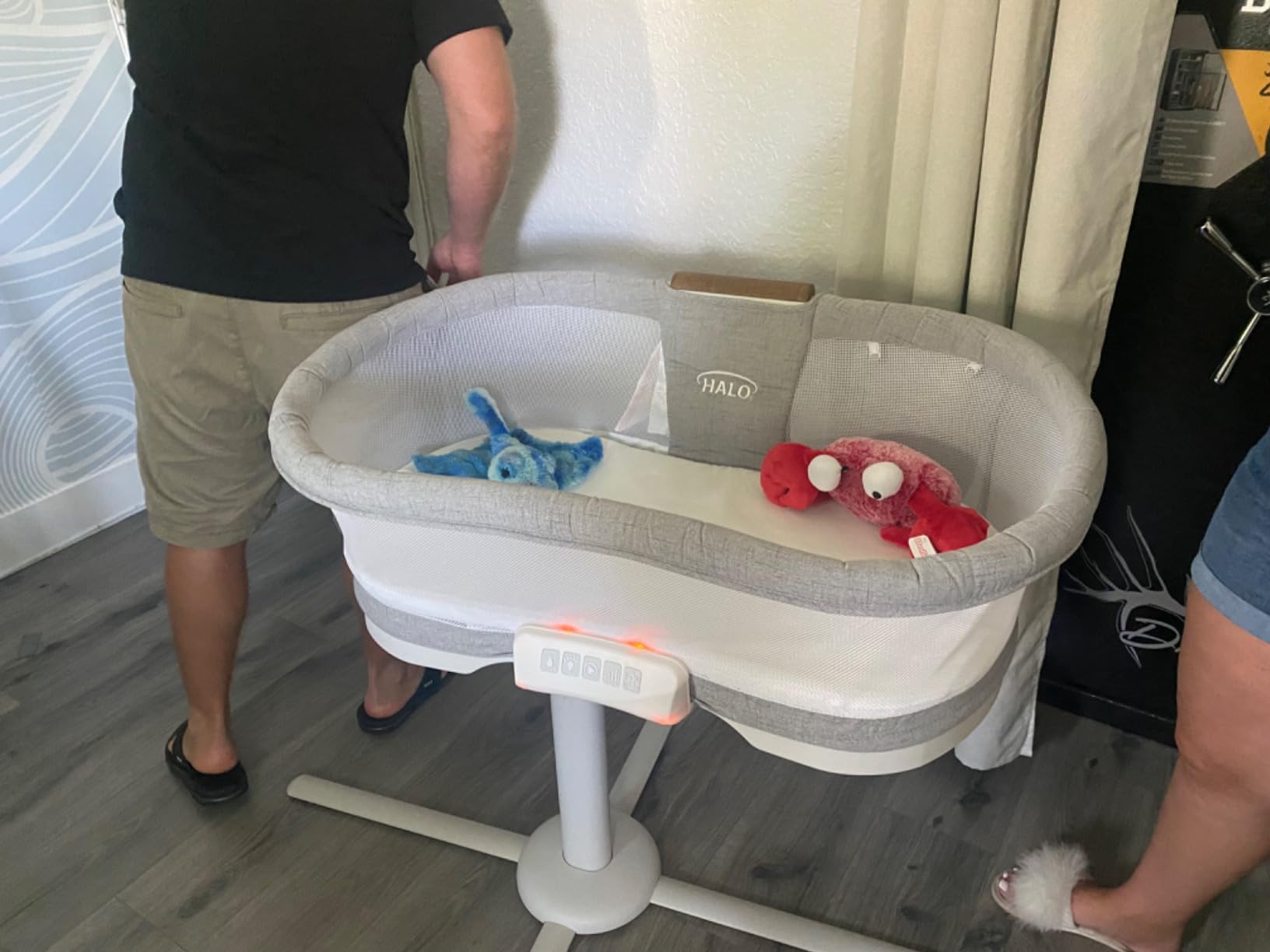 HALO BassiNest Connected Swivel Sleeper 3.0 - Smart Bassinet with AutoSoothe, 360° Swivel, Cry Detection, Rocking, Vibration & Soothing Sounds customer photo 2