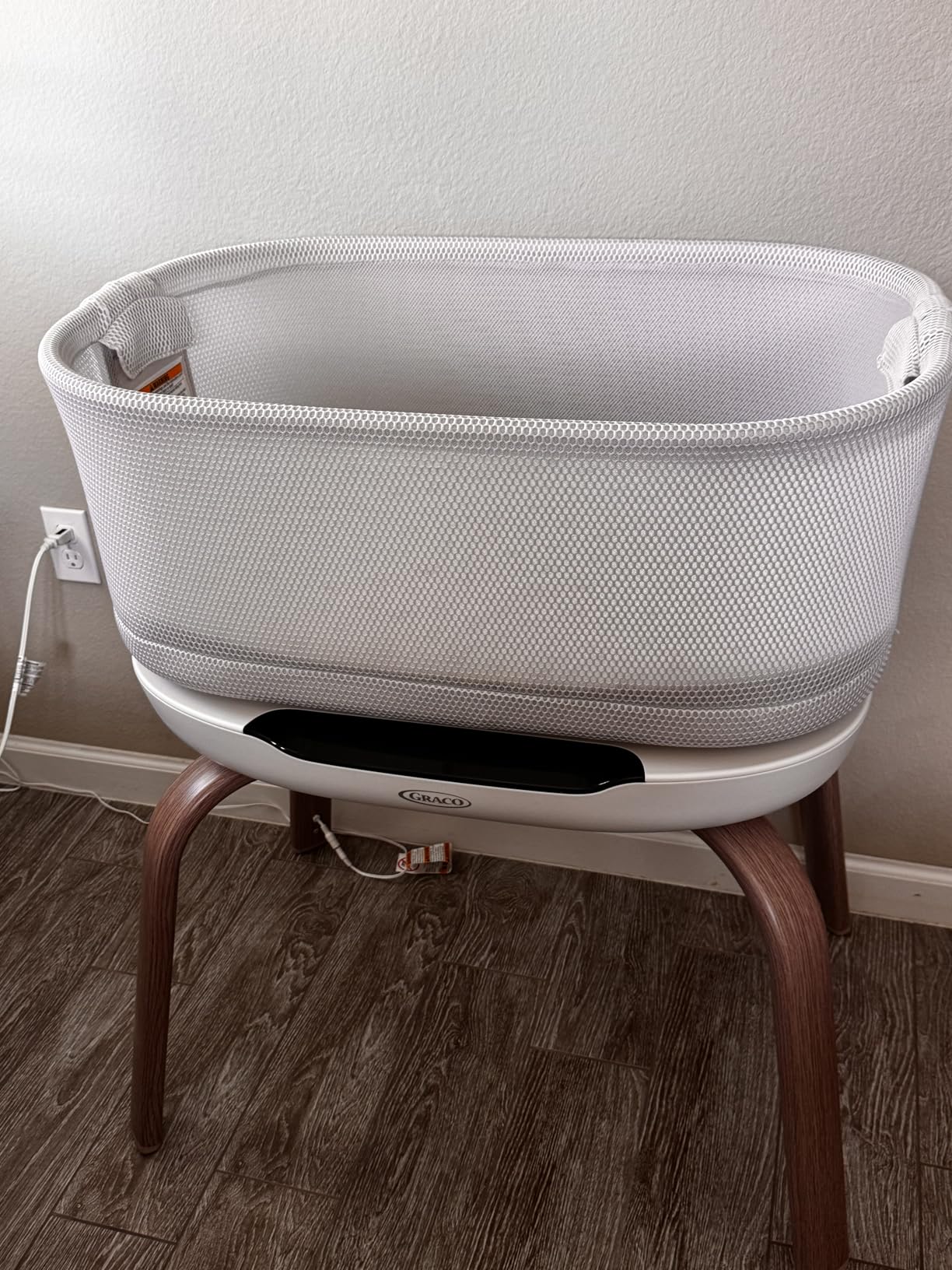 Graco SmartSense Soothing Baby Bassinet - Smart Newborn Bassinet Detects and Automatically Responds to Baby's Cries customer photo 1