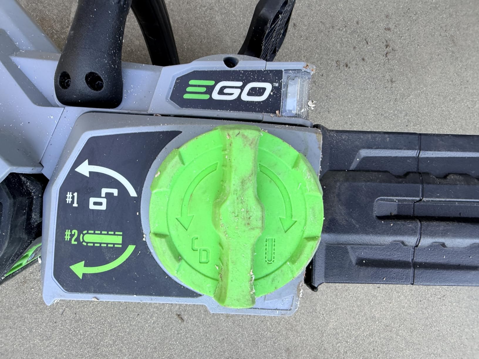 SEESII 40V 16-Inch Cordless Chainsaw: Brushless Electric Chain Saws with 2x4.0Ah Batteries & Charger, Tool-Free Chain Tension, Auto Oiling, for Tree Trimming, Wood Cutting, Yard Work customer photo 1