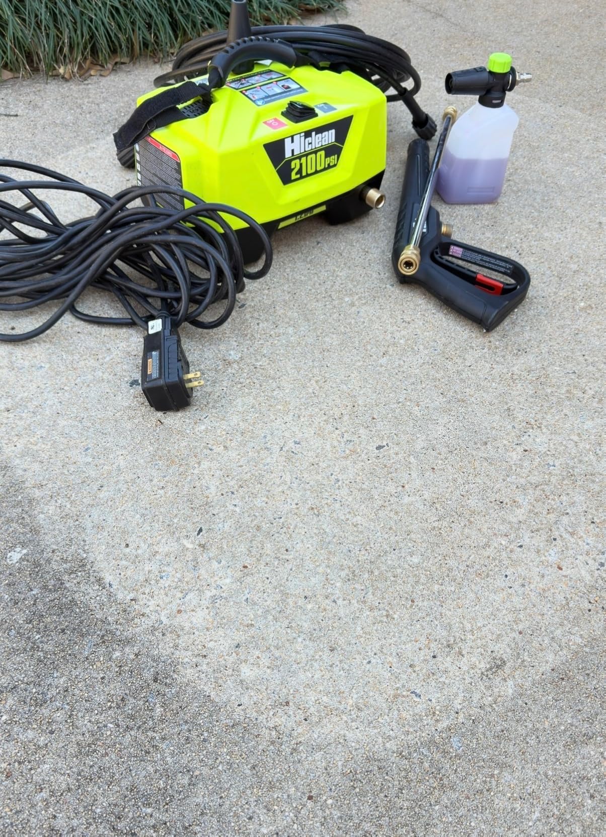 Hiclean Electric Pressure Washer 2100 PSI - Portable Power Washer for Car Detailing, Patios, Fences and Outdoor Cleaning, Compact Design with Foam Cannon, Turbo and Fan Nozzles, ETL Certified customer photo 1