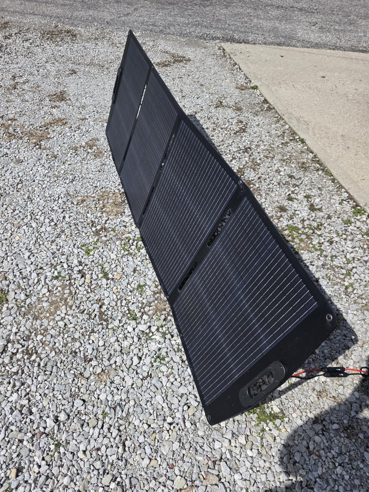 ECO-WORTHY 200W Portable Solar Panel for Power Stations,IP65 Waterproof & Lightweight with Adjustable Kickstand,23% High Efficiency Foldable Solar Panel for Outdoor RV Camping Off Grid Emergency customer photo 1